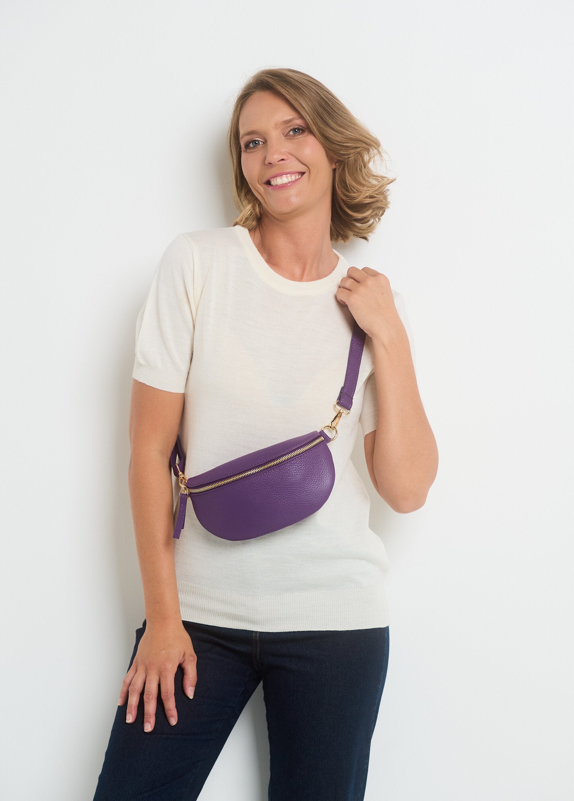 Bolsa_de_cintura_de_couro_granulado_para_mulher_Violet_FA1_slim