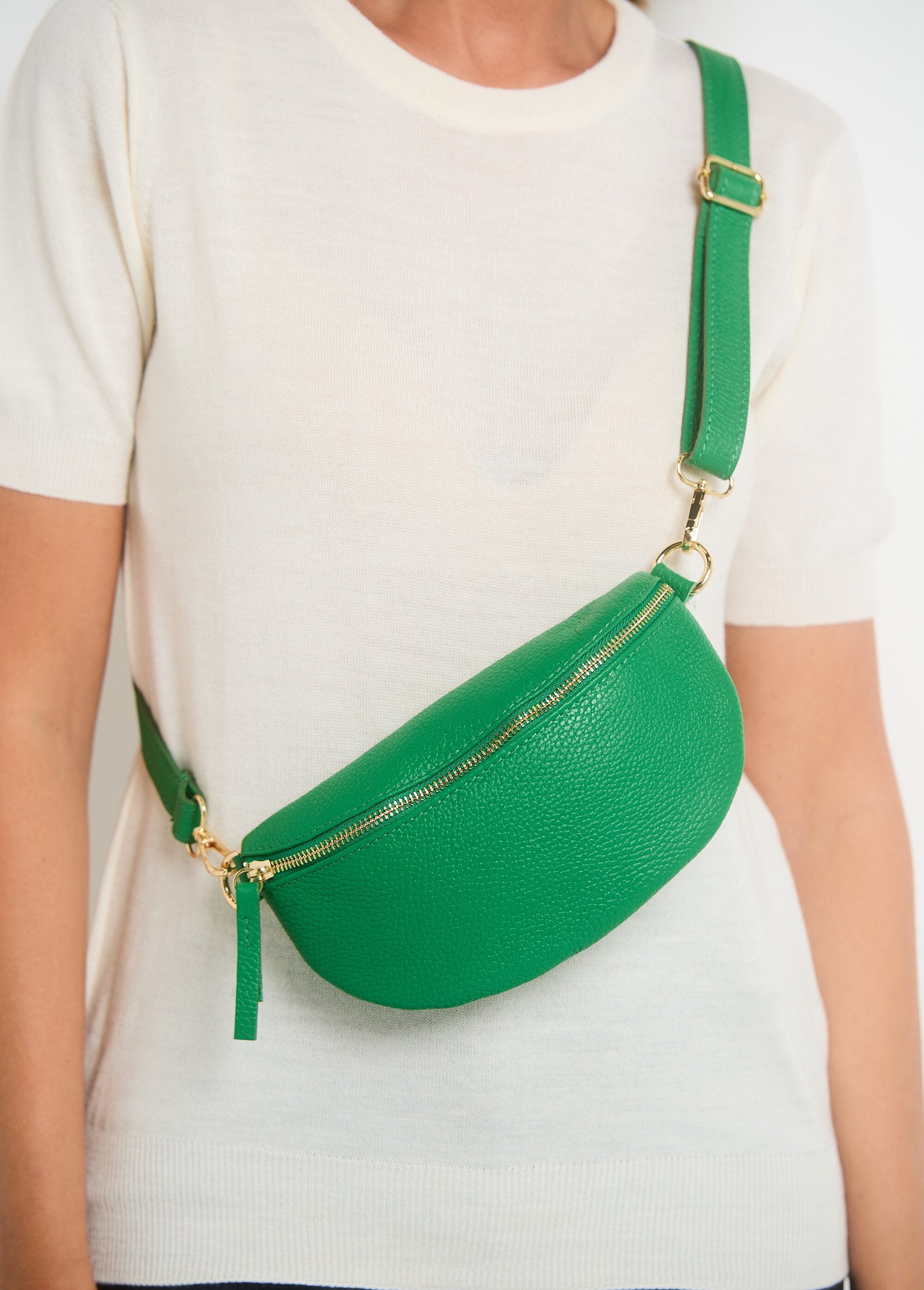 Bolsa_de_cintura_de_couro_granulado_para_mulher_Vert_gazon_DE1_slim