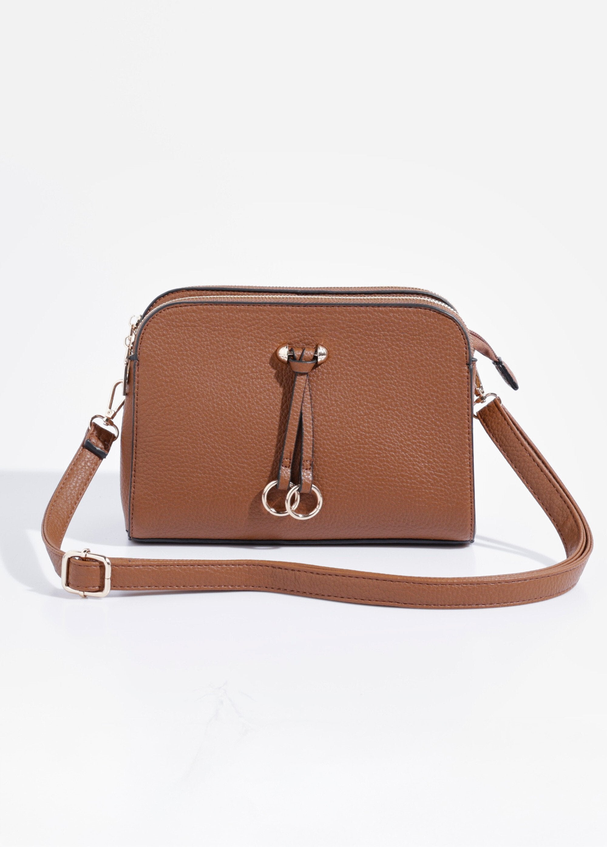 Bolsa_compacta_com_vários_bolsos_e_detalhe_em_metal_Camel_FA2_slim