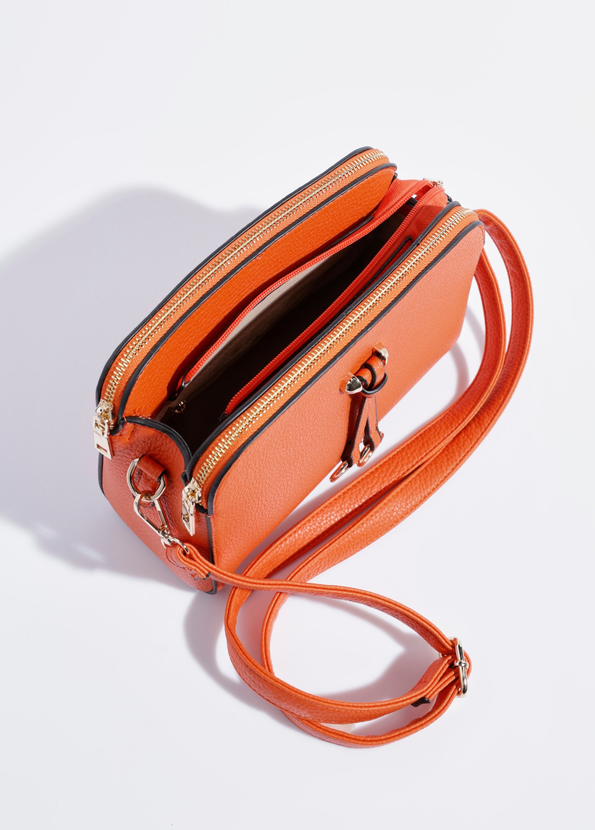 Bolsa_compacta_com_vários_bolsos_e_detalhe_em_metal_Orange_DE1_slim