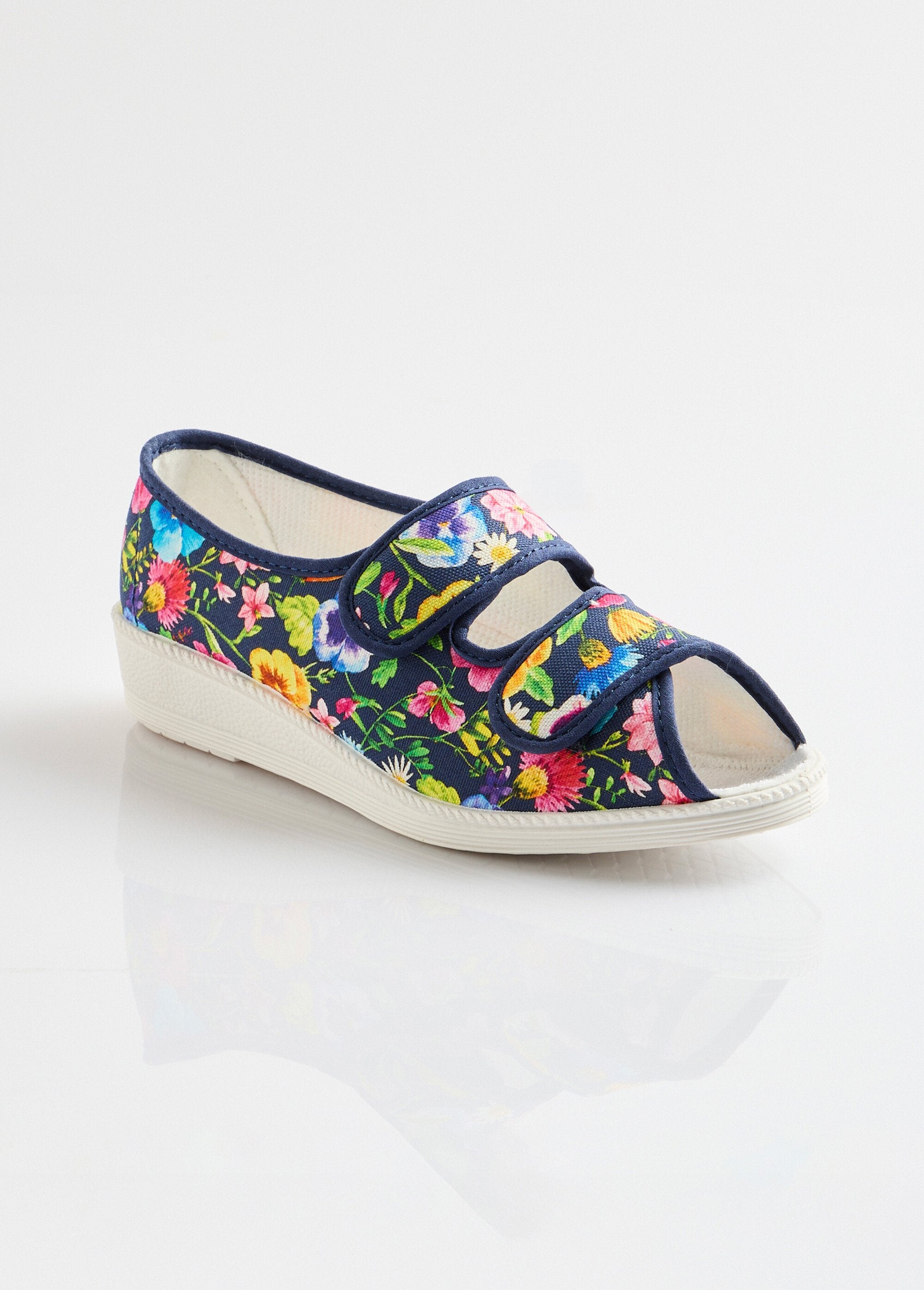 Sandálias_abertas_com_largura_confortável_Estampa_da_Marinha_FA1_slim