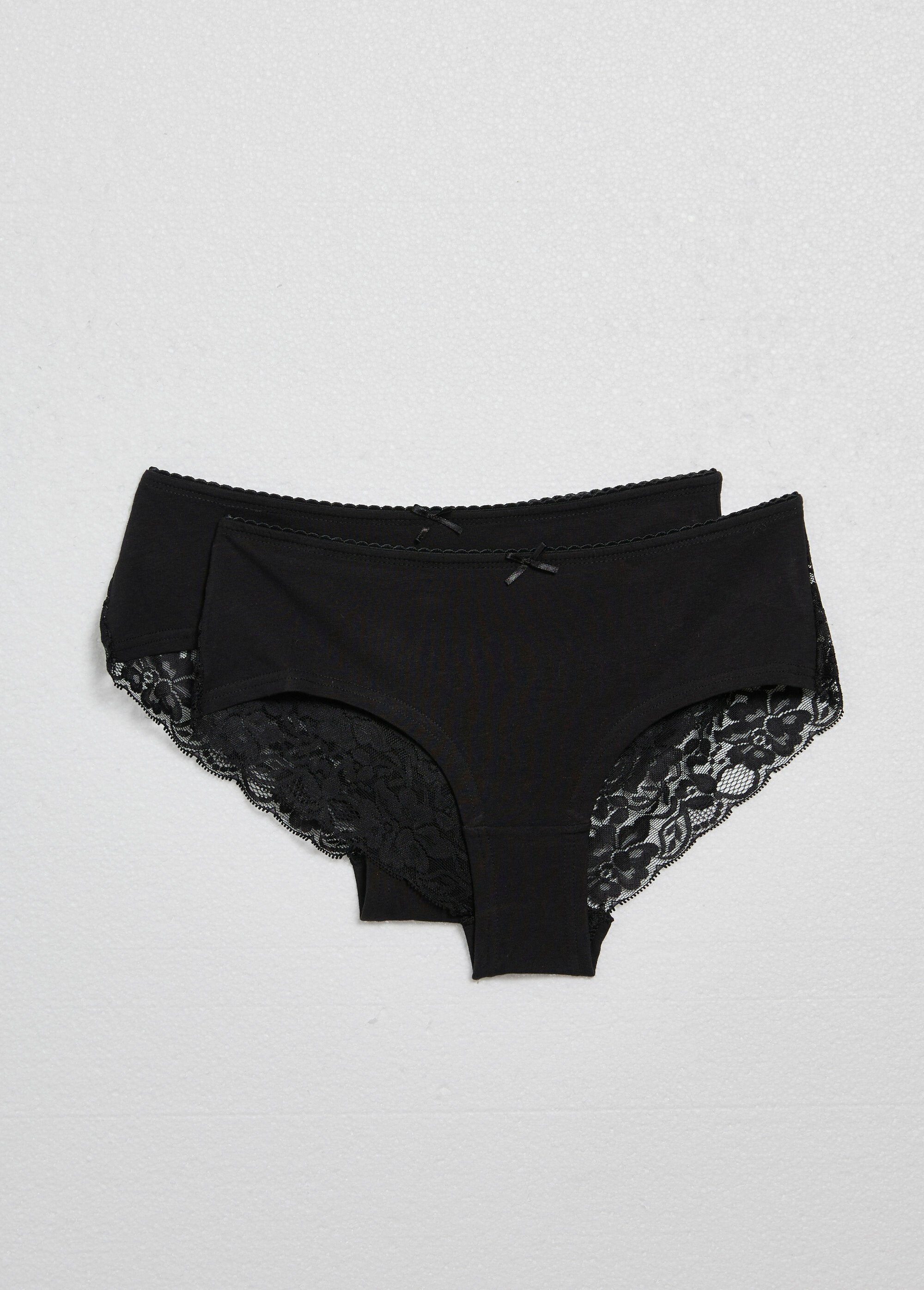 Shorts_com_detalhe_de_renda_nas_costas_Noir_FA1_slim