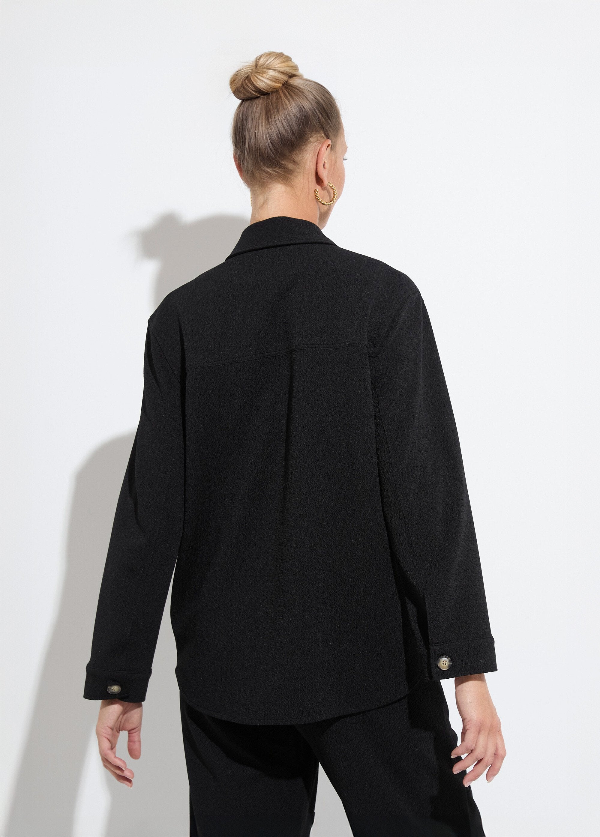 Sobrecamisa_de_malha_crepe_lisa_com_botões_Noir_DO1_slim