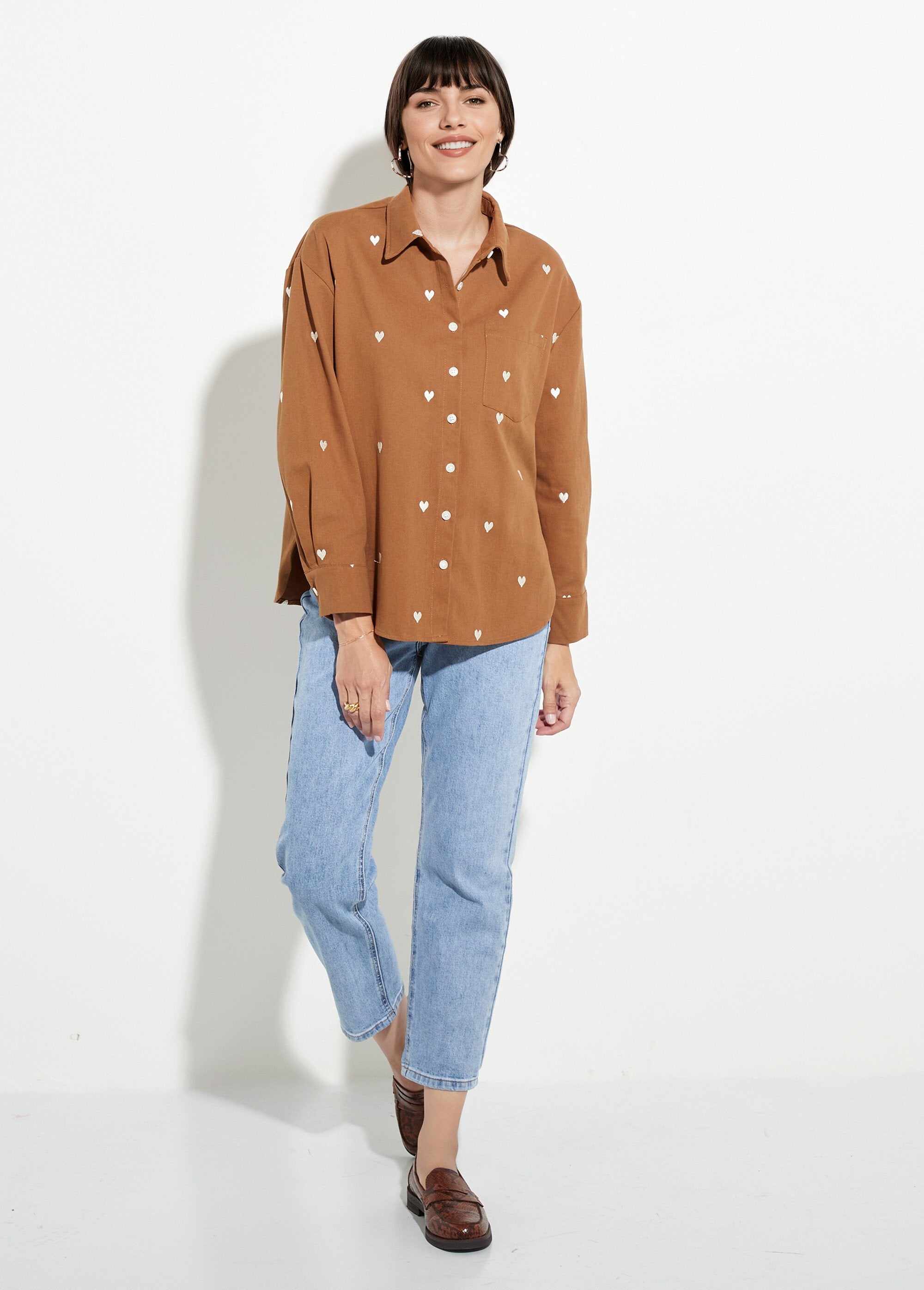 Surchemise_en_twill_avec_coeur_brodés_Camel_SF1_slim
