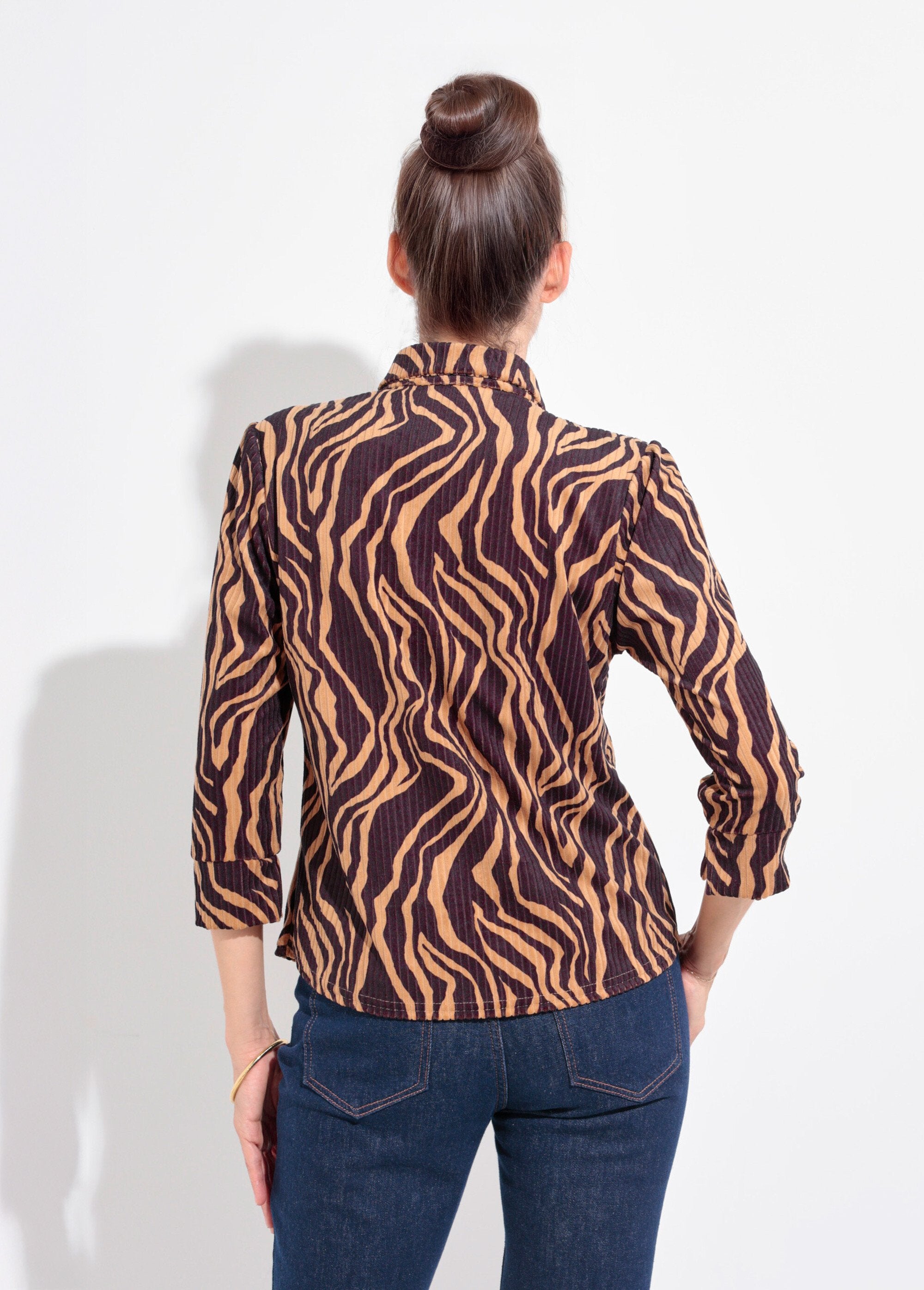 Sobrecamisa_de_veludo_cotelê_com_estampa_de_zebra_Noir_et_beige_DO1_slim
