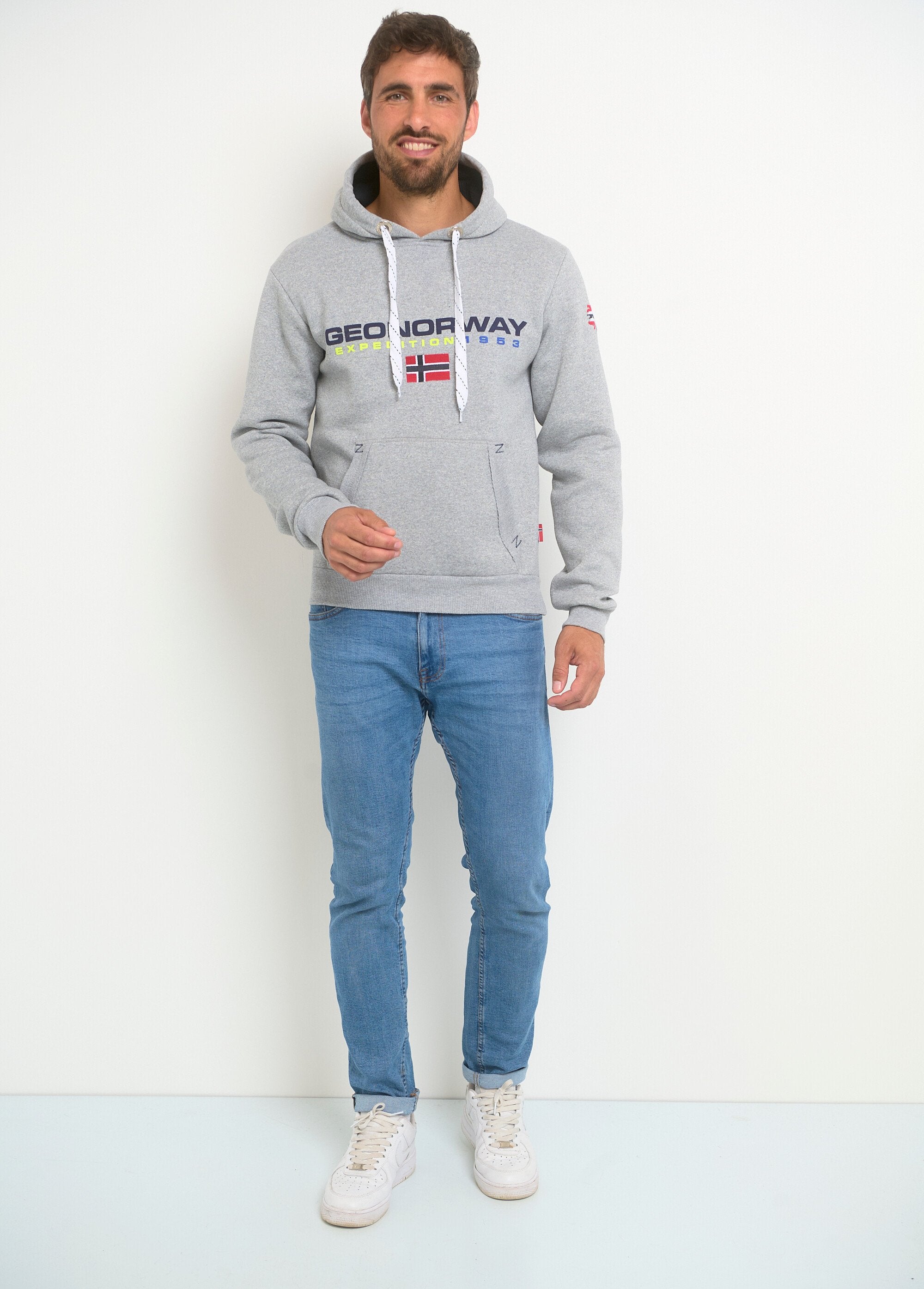 Sweatshirt_para_homem_com_bolso_canguru_Gris_SF1_slim