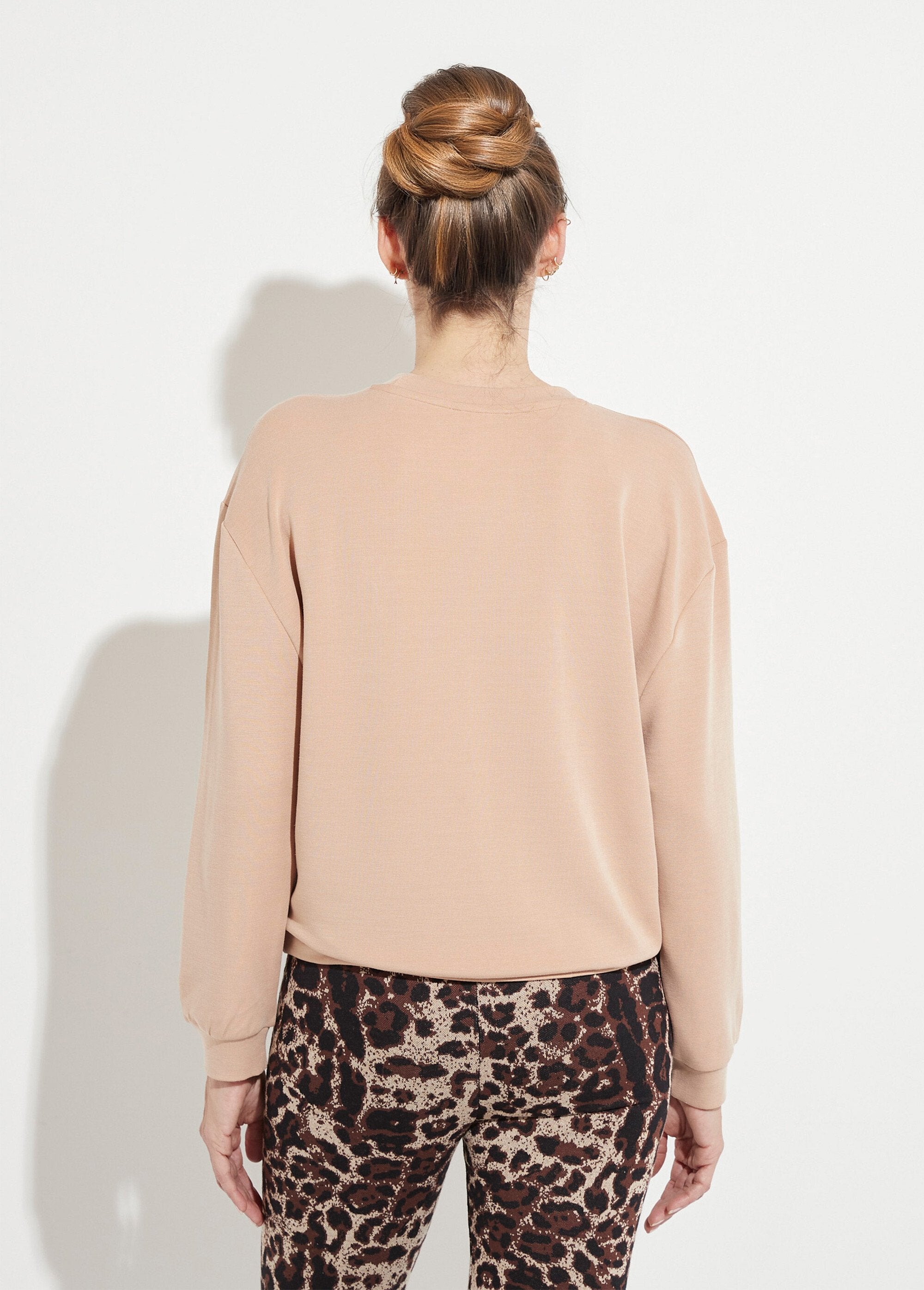 Sweat_volume_boite_molleton_brodé_détail_brillant_Noisette_DO1_slim