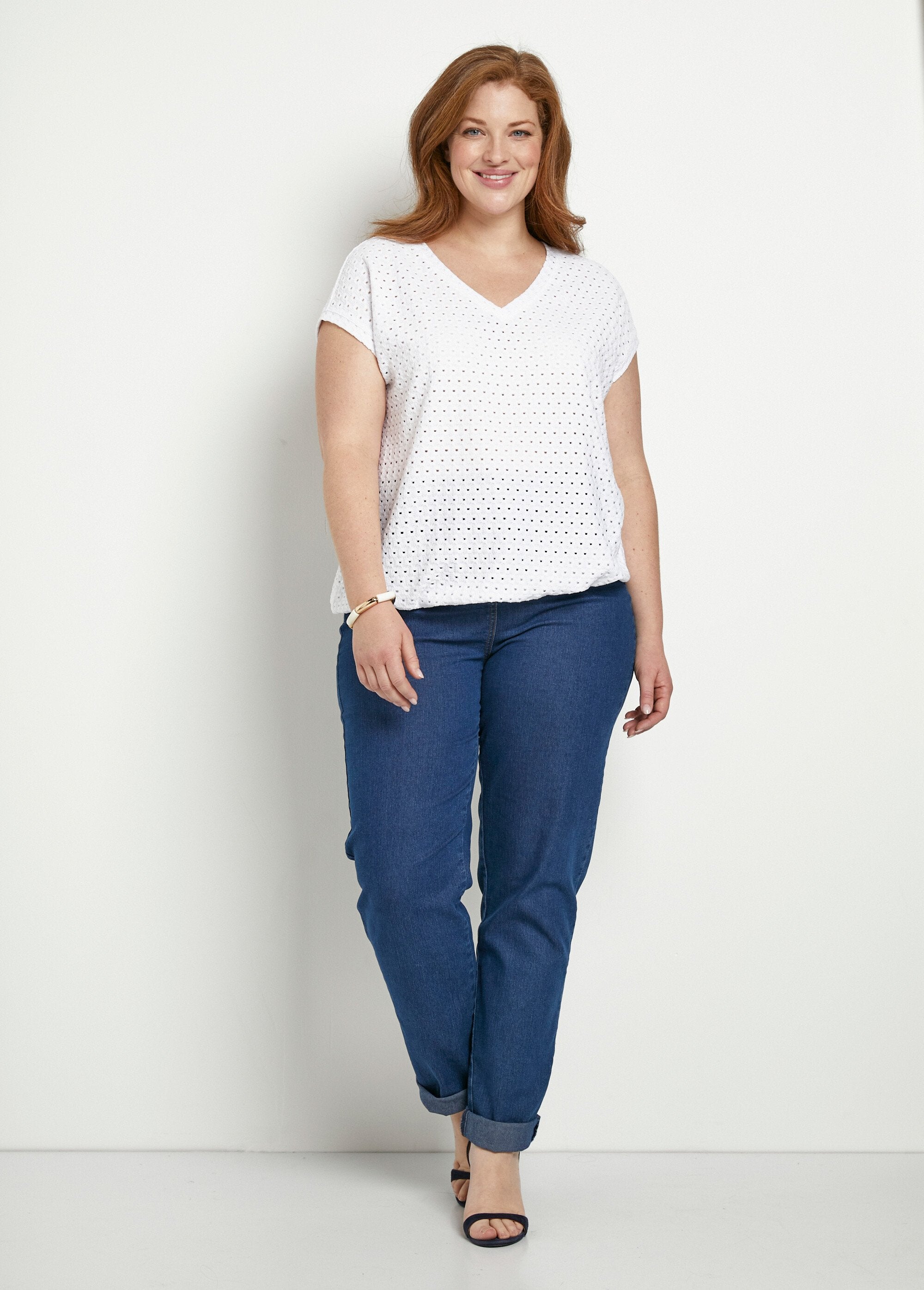 Camiseta_solta_com_blusa_curta_lisa_decote_em_V_Blanc_SF1_curvy
