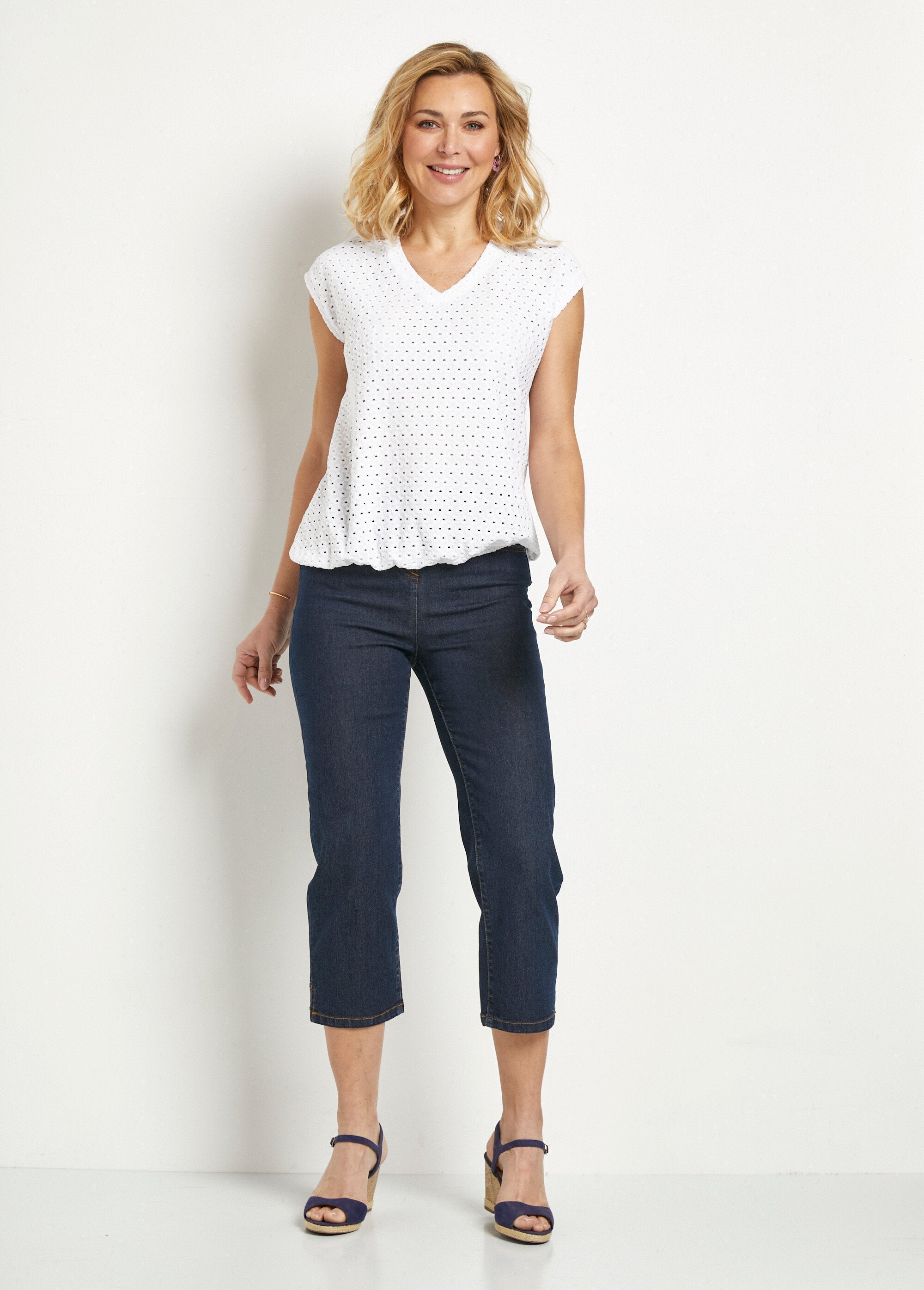 Camiseta_solta_com_blusa_curta_lisa_decote_em_V_Blanc_SF1_slim
