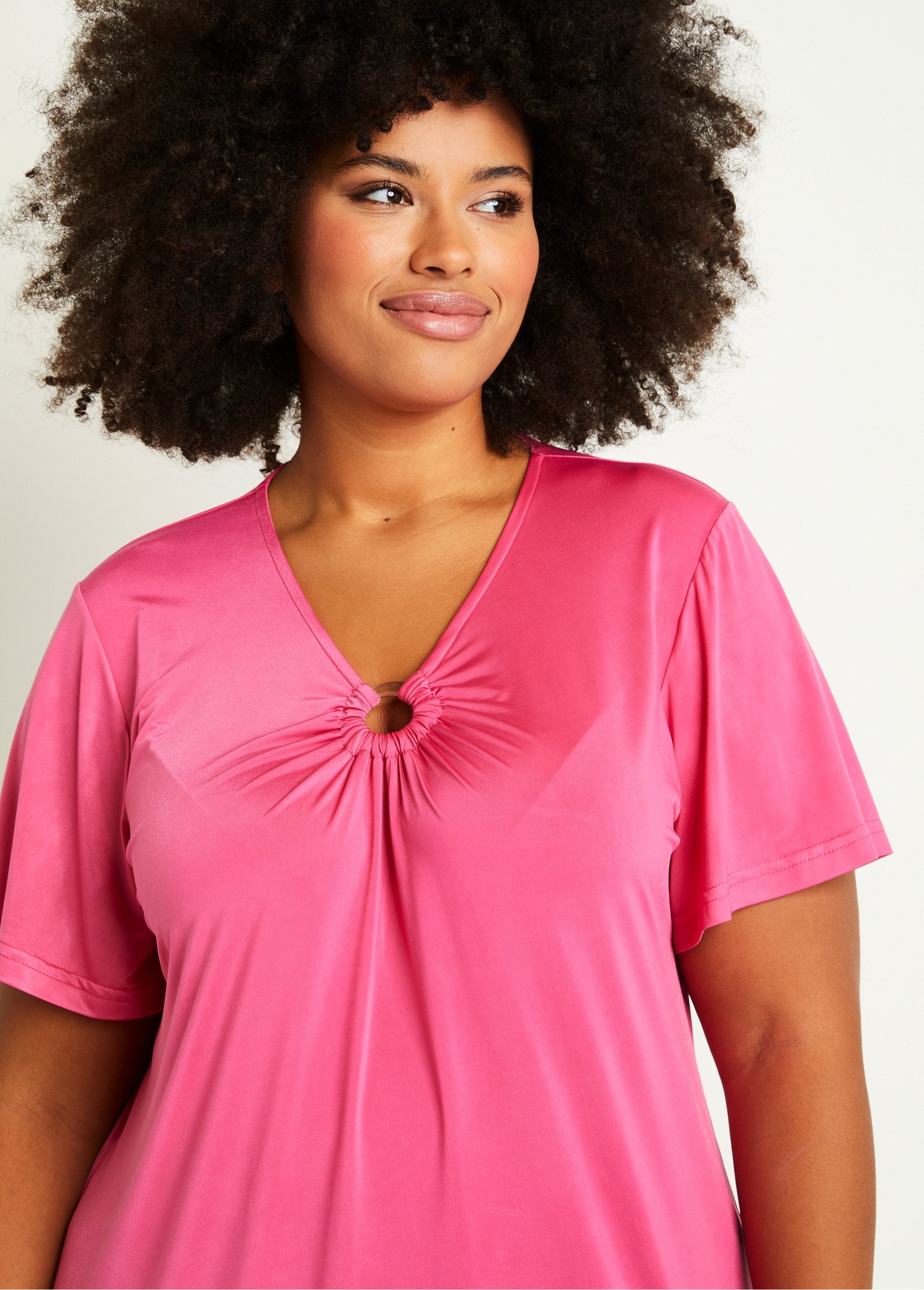 Camiseta_curta_solta,_lisa_ou_folhagem_Fúcsia_liso_DE1_curvy