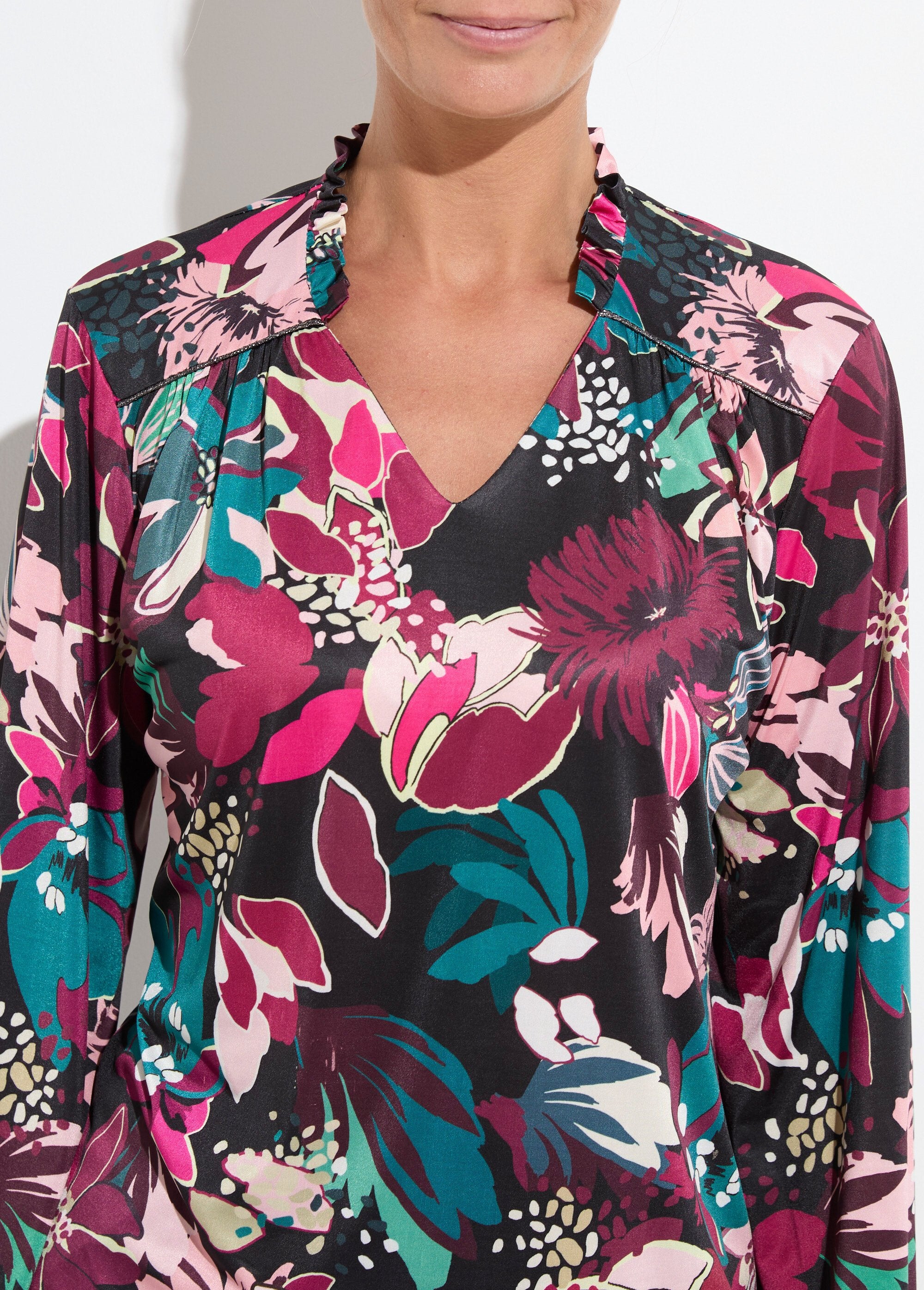 Camiseta_de_gola_alta_com_estampa_floral_Imprime_fuchsia_DE1_slim