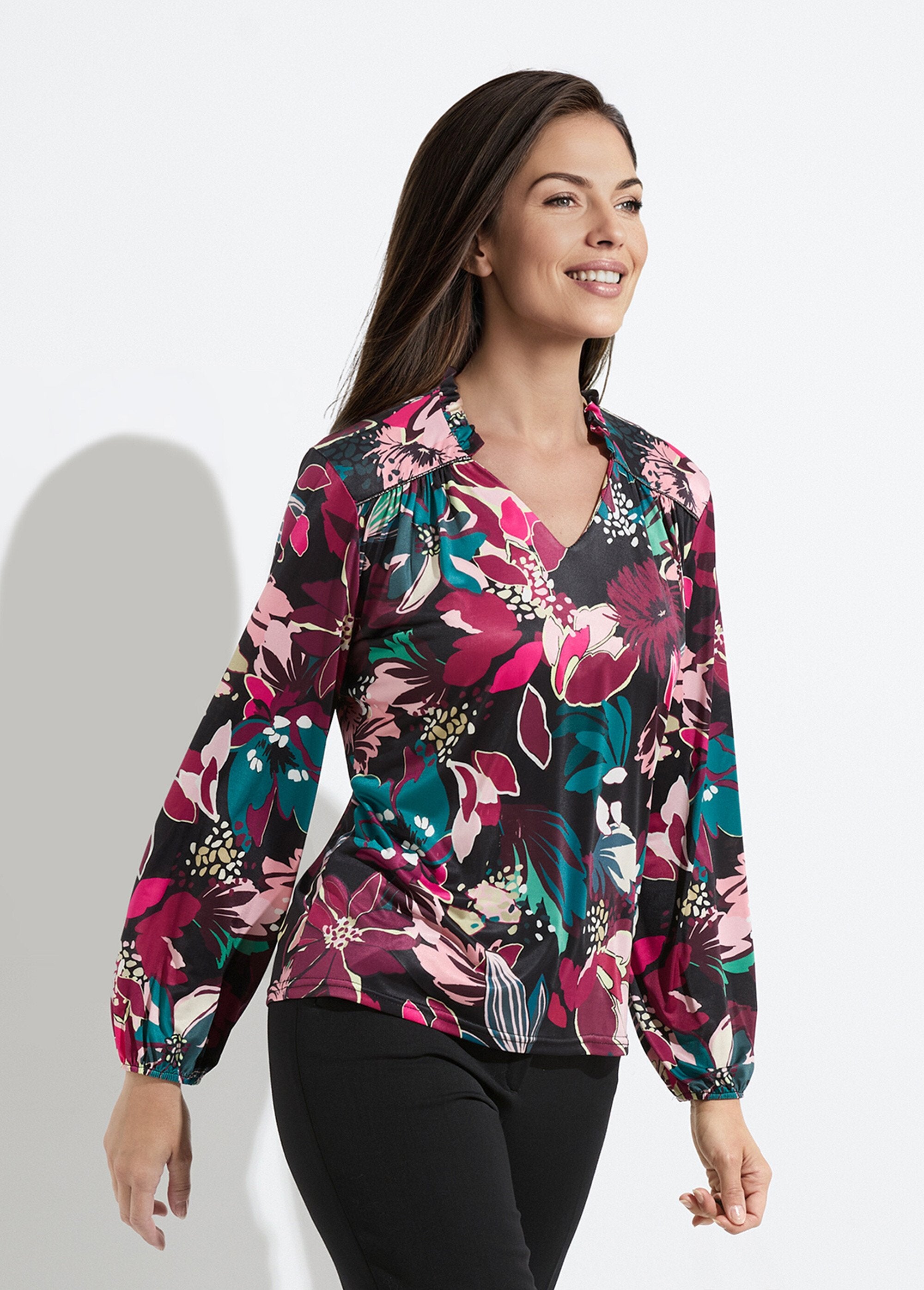 Camiseta_de_gola_alta_com_estampa_floral_Imprime_fuchsia_FA1_slim