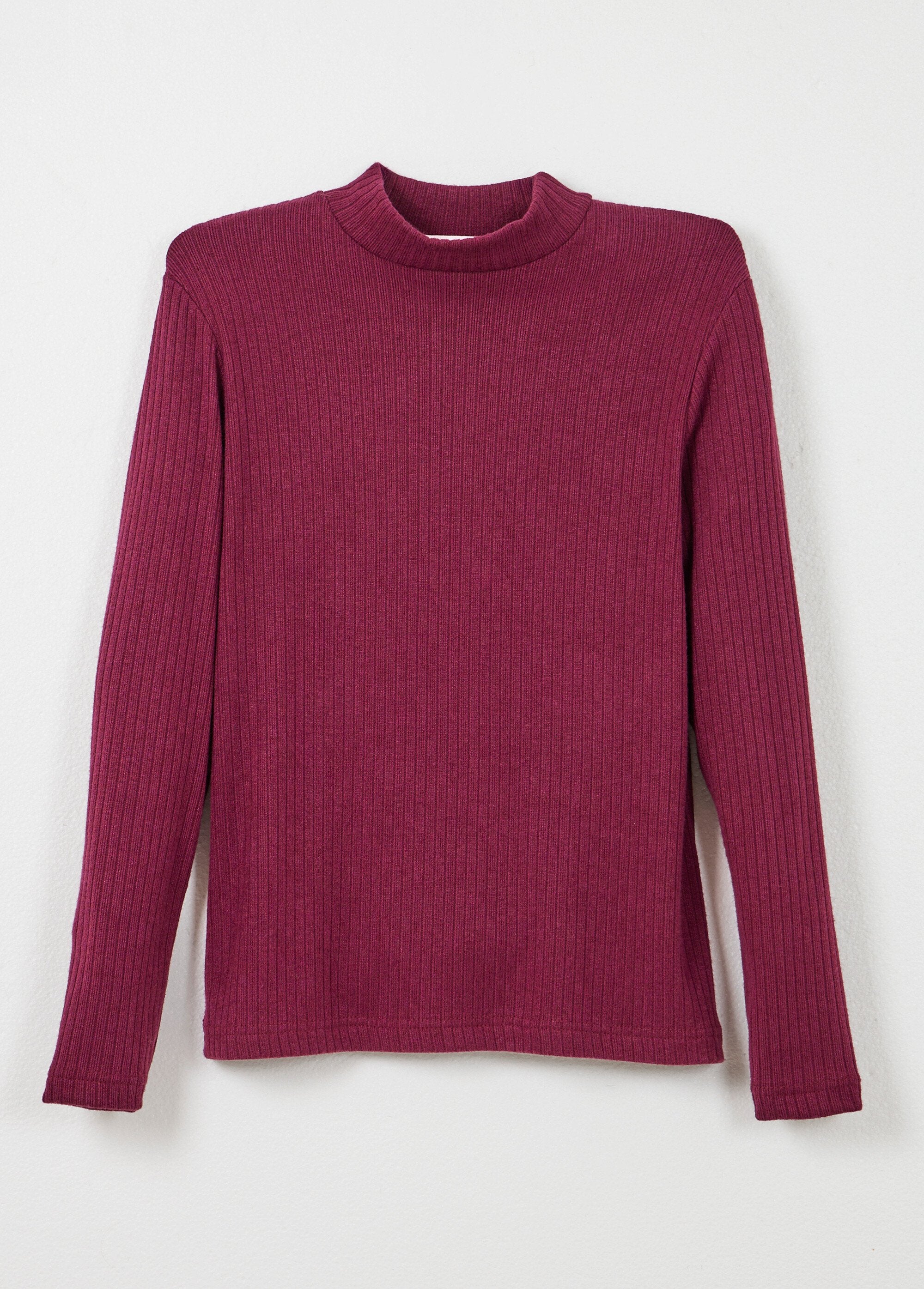 Camiseta_de_malha_canelada,_manga_comprida_e_gola_alta_Bordeaux_AP1_slim