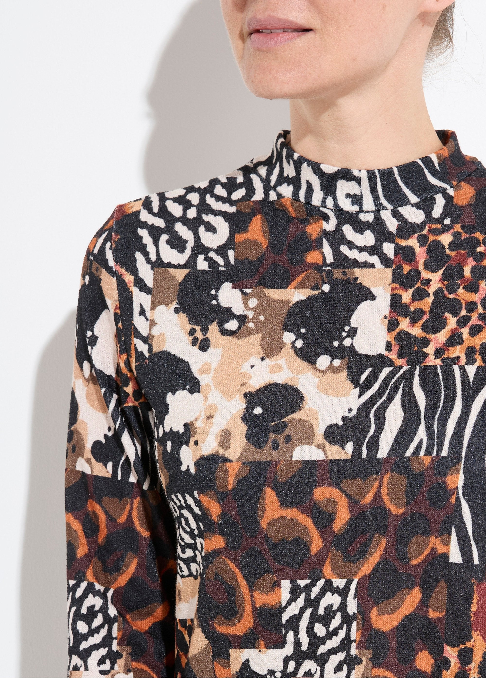 Camiseta_de_gola_alta_com_estampa_animal_em_malha_quente_Noir_et_orange_DE1_slim