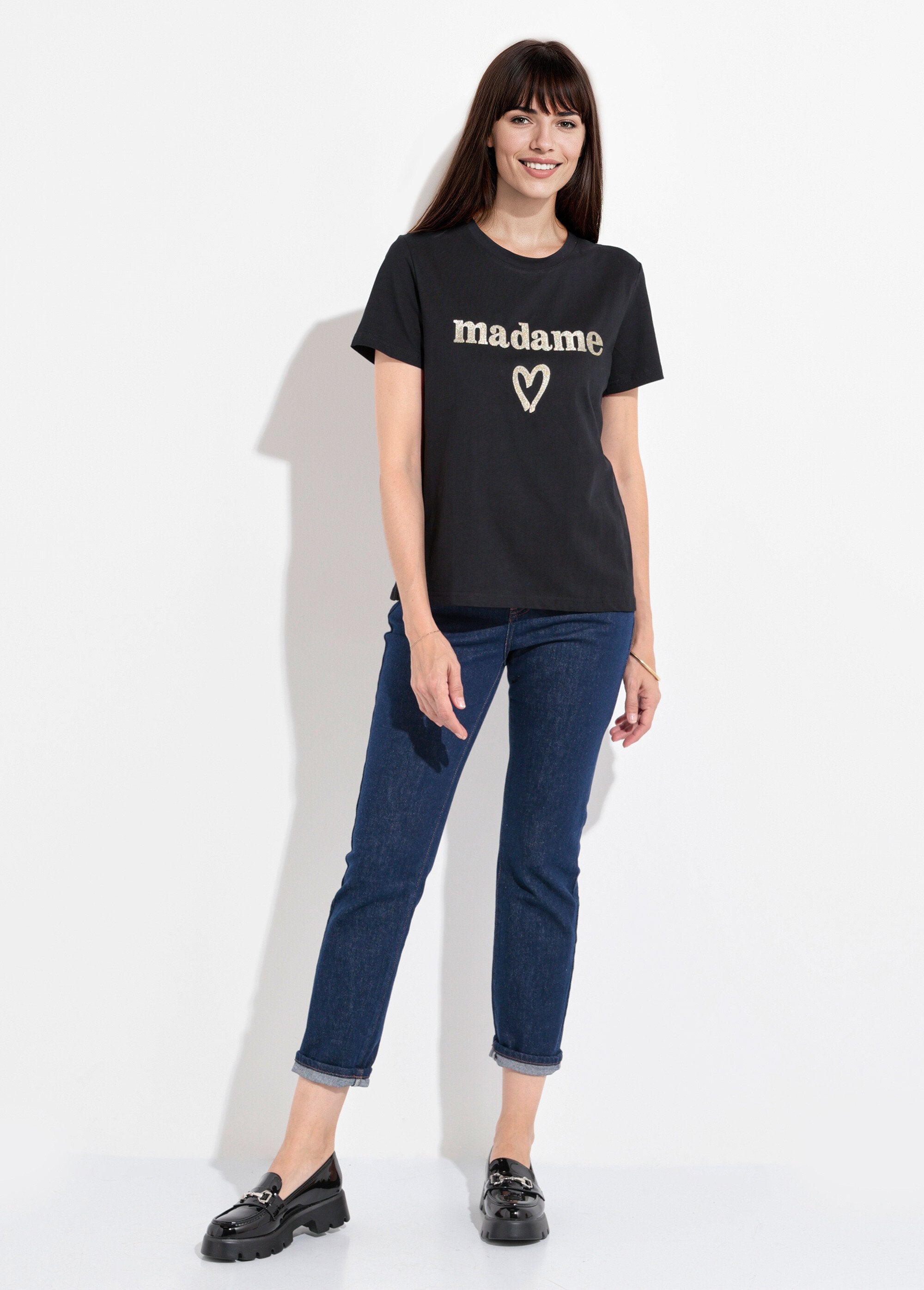 Camiseta_Madame_com_bordado_metálico_e_gola_redonda_Noir_SF1_slim