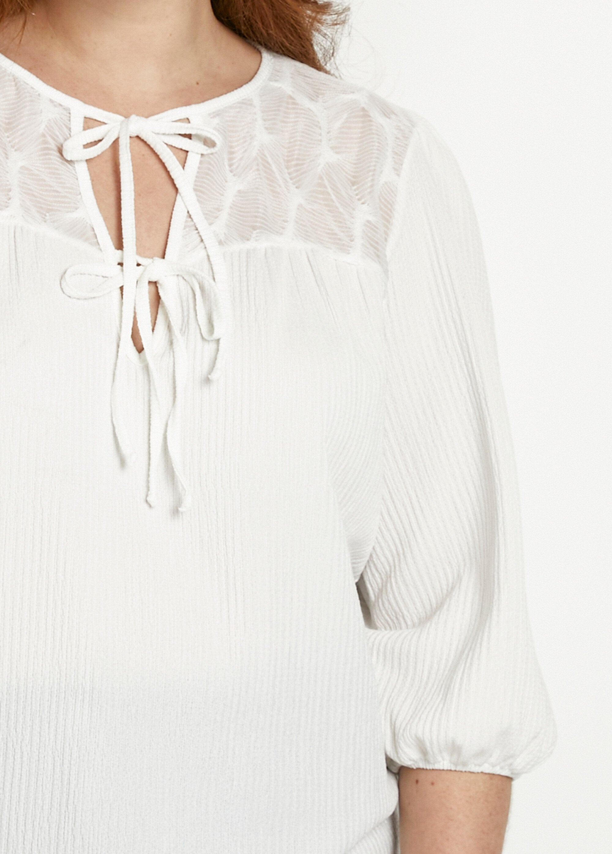 Camiseta_decote_em_V_com_mangas_3/4_de_voile_Blanc_DE1_curvy