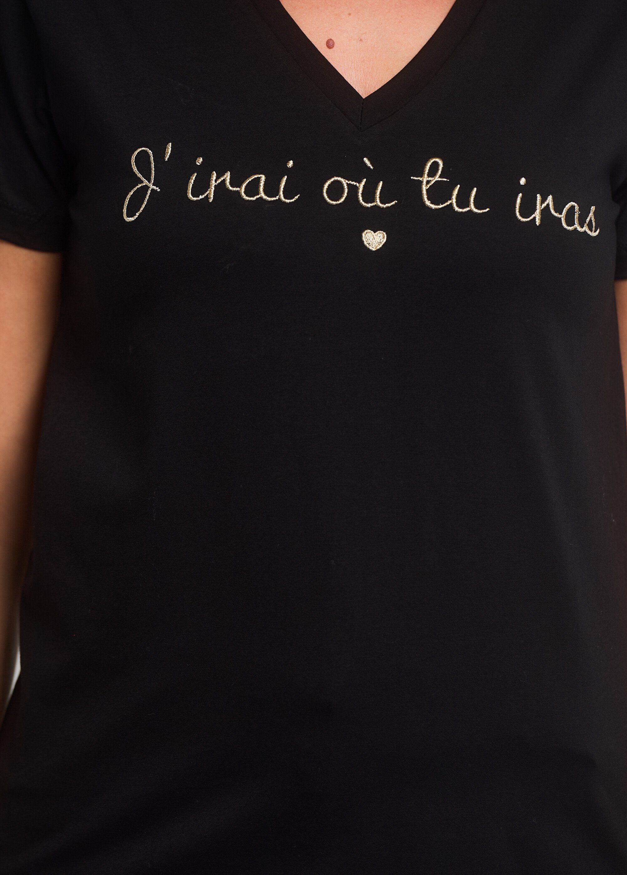 T-shirt_de_manga_curta_com_decote_em_V_e_mensagem_Noir_DE2_slim