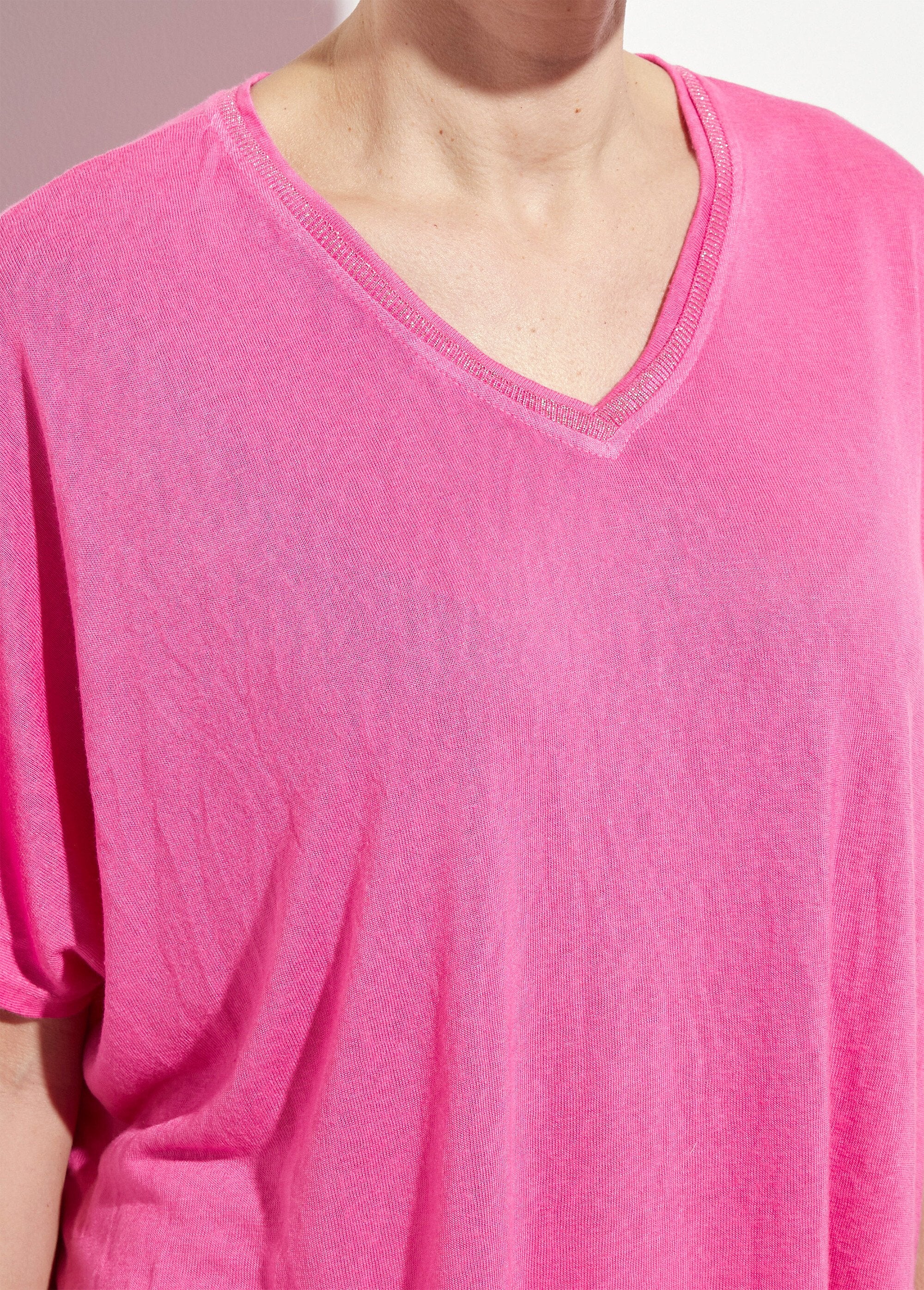 Camiseta_metálica_com_decote_em_V_e_mangas_quimono_Fuchsia_DE1_slim