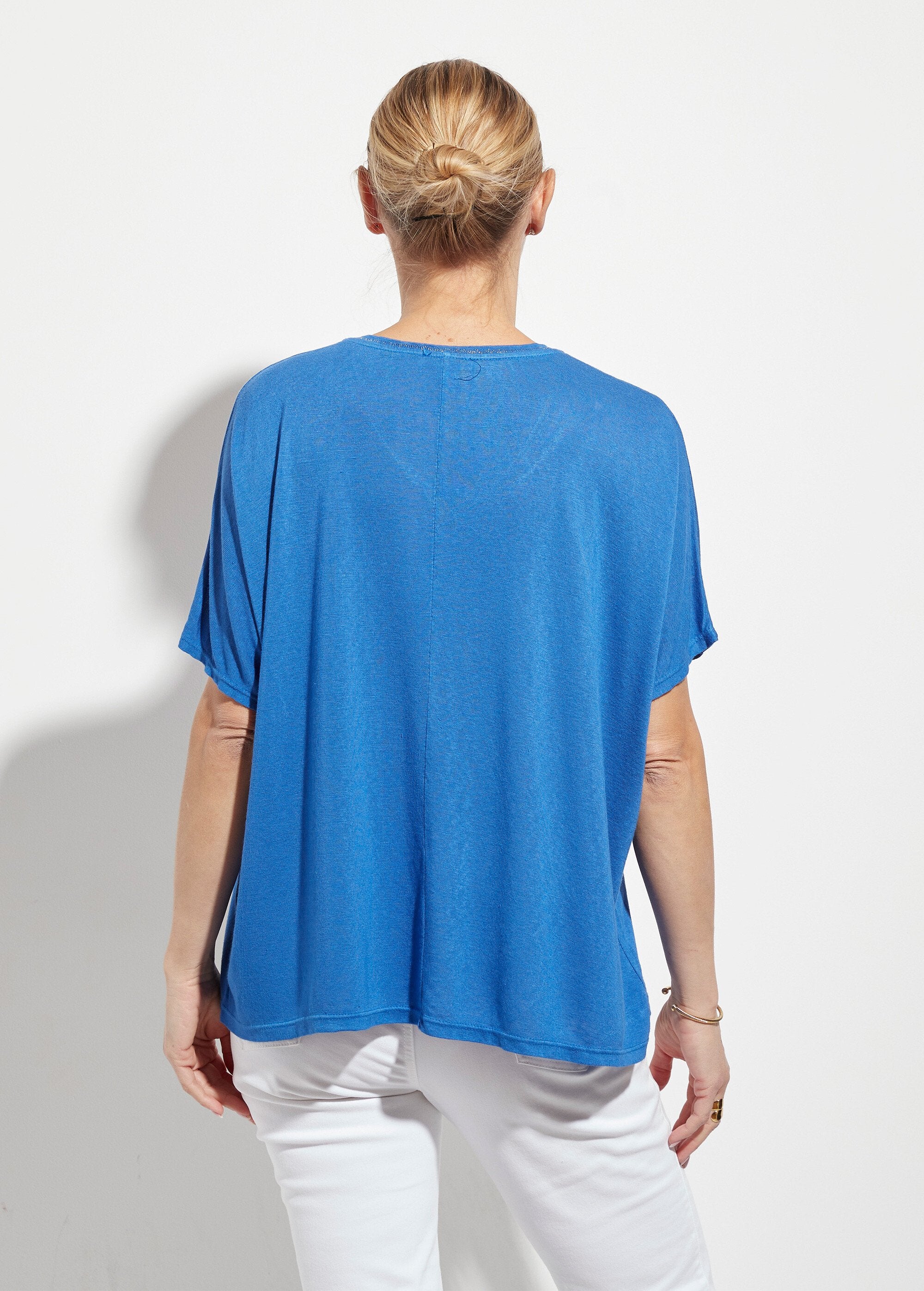 Camiseta_metálica_com_decote_em_V_e_mangas_quimono_Bleu_vif_DO1_slim