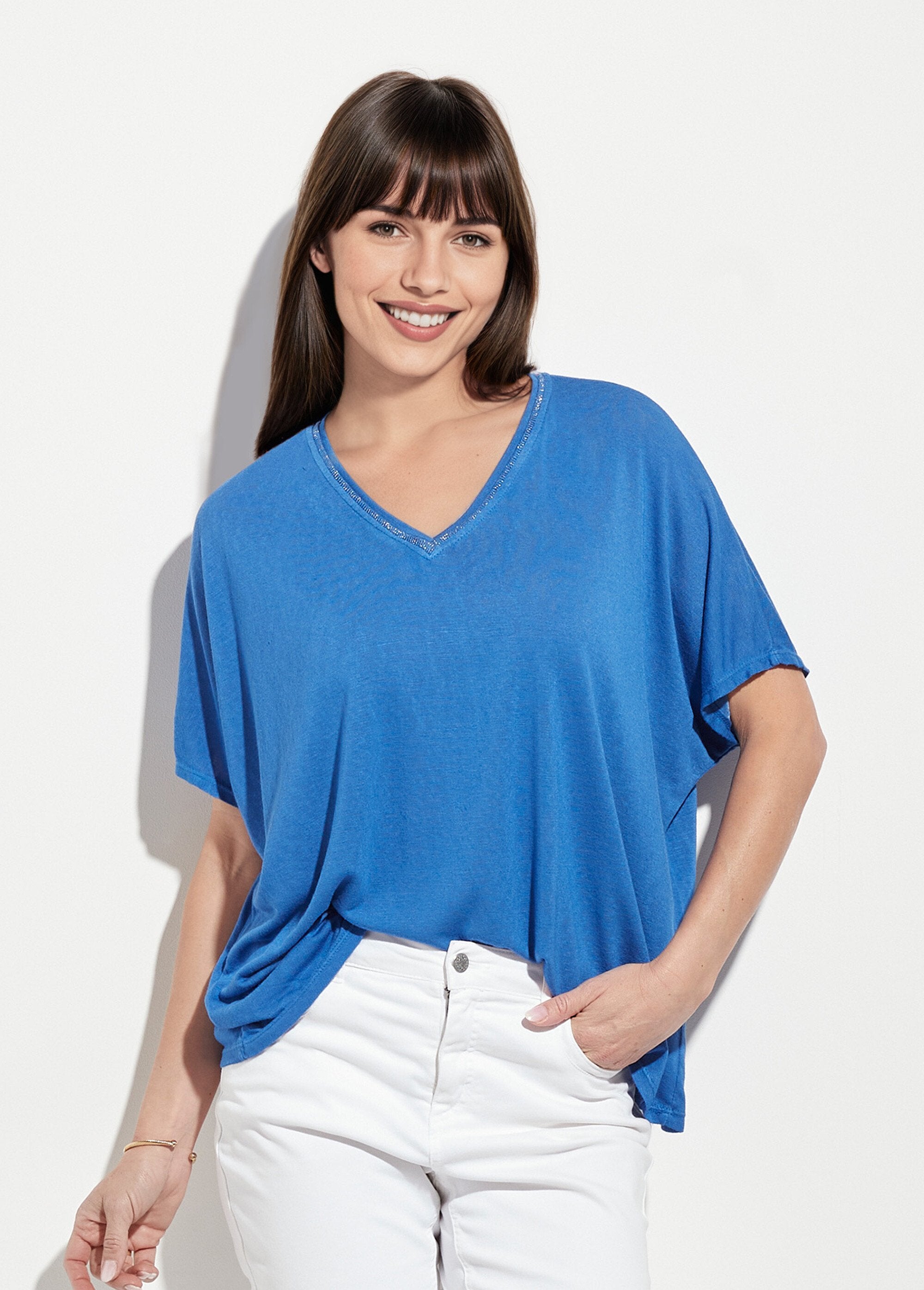 Camiseta_metálica_com_decote_em_V_e_mangas_quimono_Bleu_vif_FA1_slim