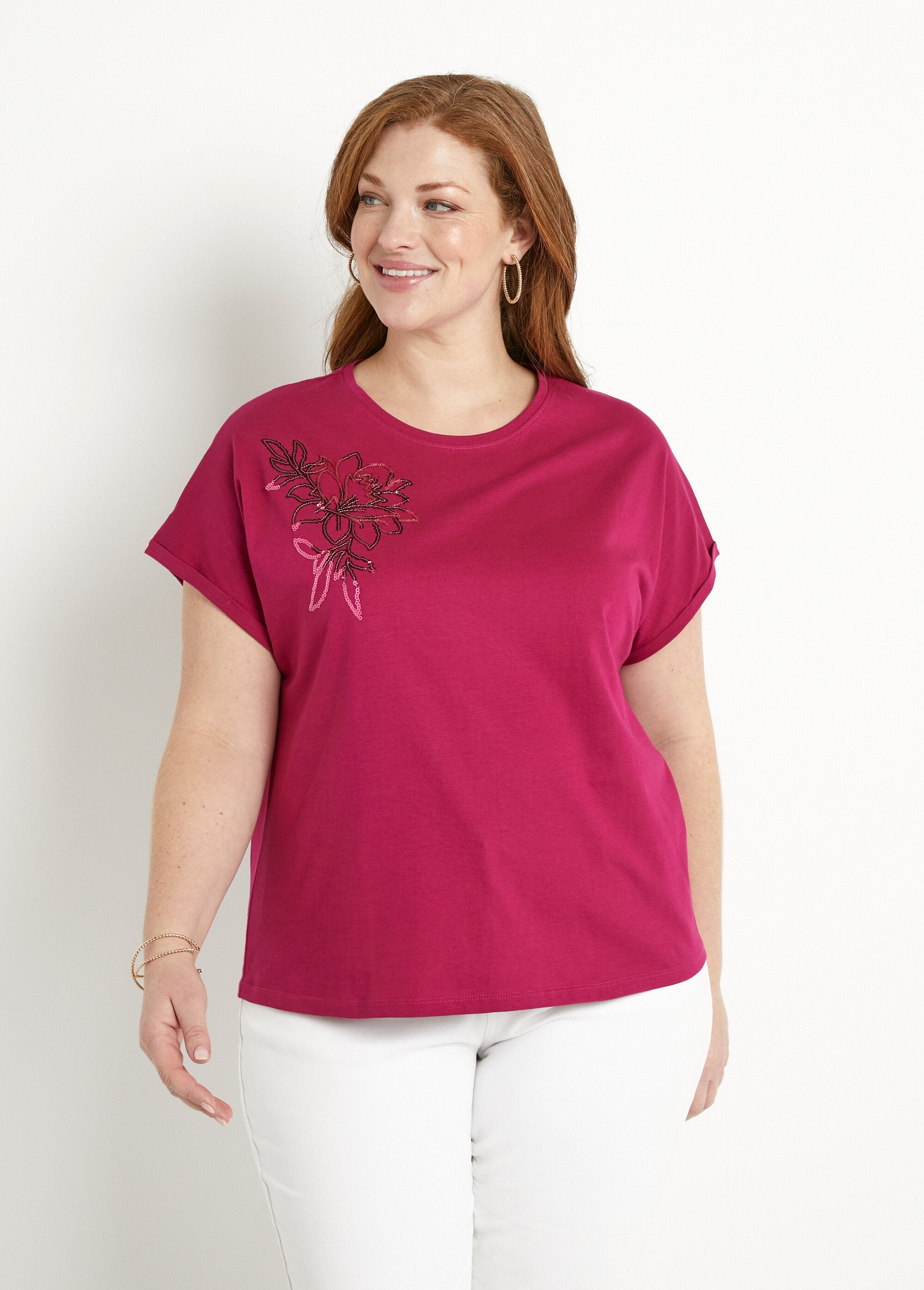 Camiseta_lisa_de_algodão_com_mangas_curtas_e_lantejoulas_Cassis_FA1_curvy