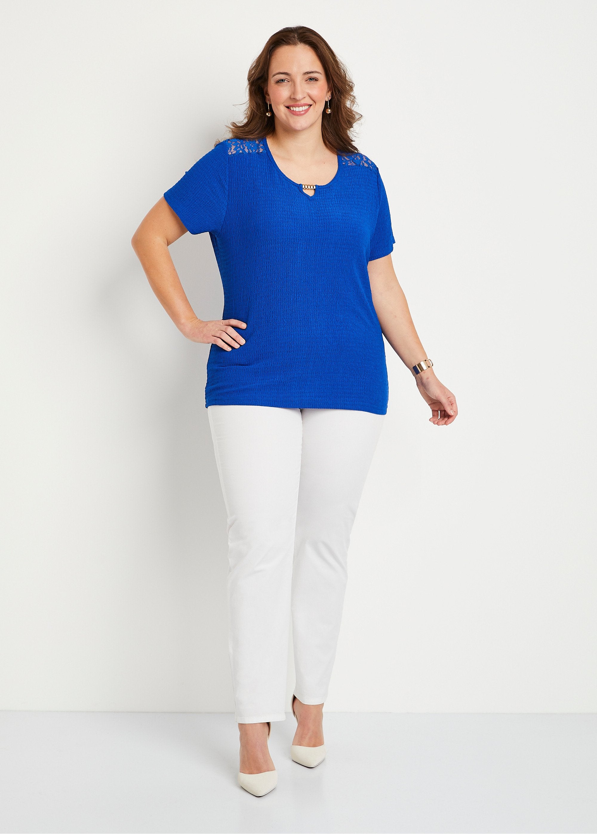 Camiseta_curta_em_renda_Azul_cobalto_SF1_curvy