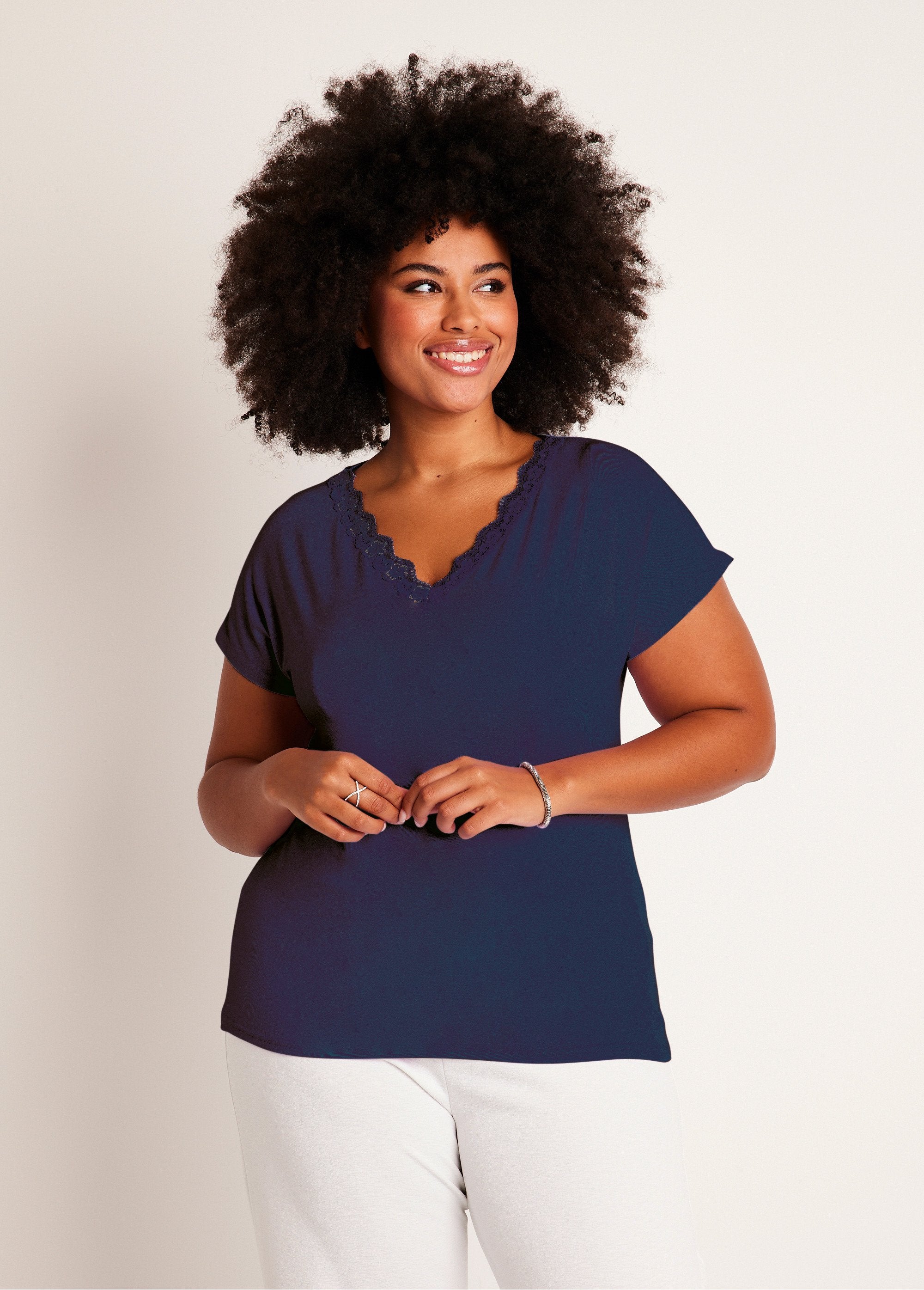 T-shirt_curta_em_renda_stretch_Marinho_FA1_curvy