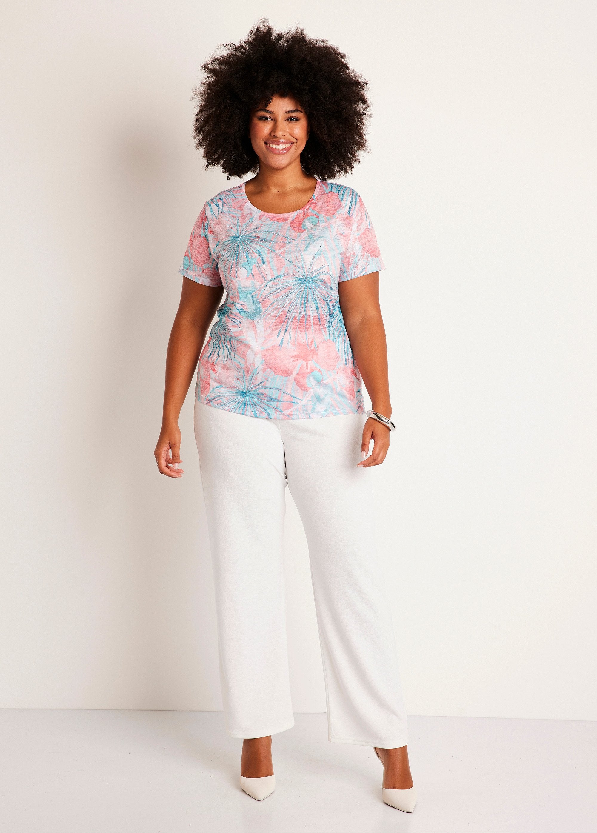 T-shirt_curta_com_strass_Aqua_e_rosa_SF1_curvy