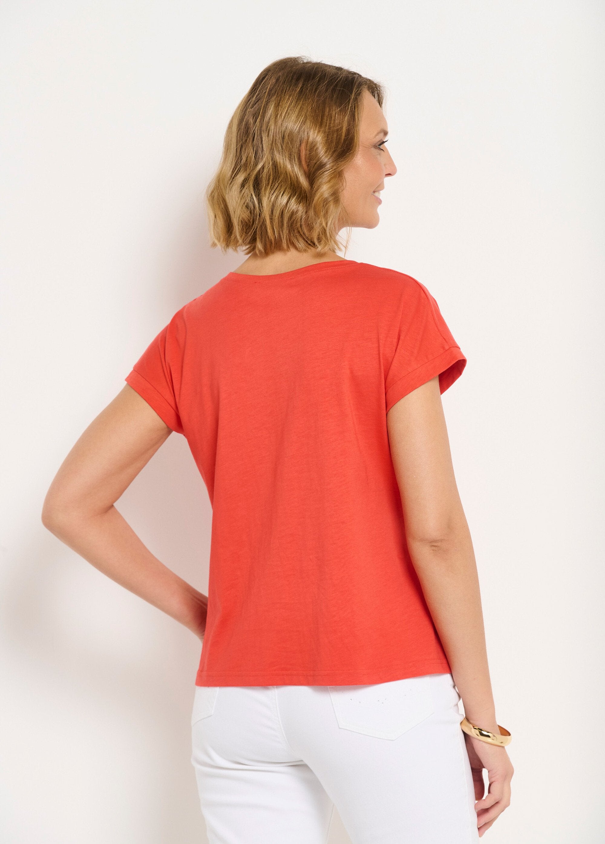Camiseta_lisa_de_manga_curta_com_bordado_vazado_Capucine_DO1_slim