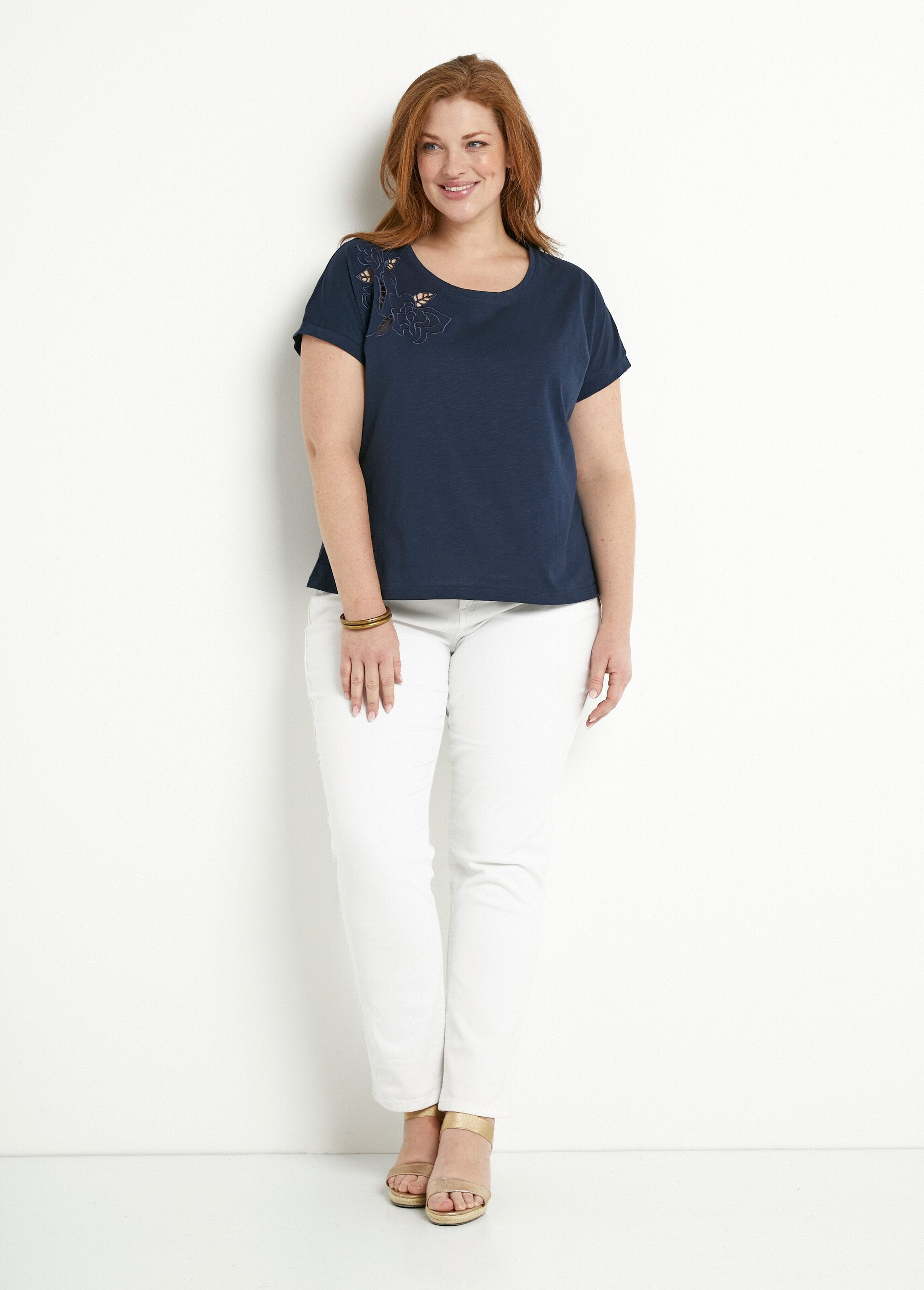 Camiseta_lisa_de_manga_curta_com_bordado_vazado_Marine_SF1_curvy