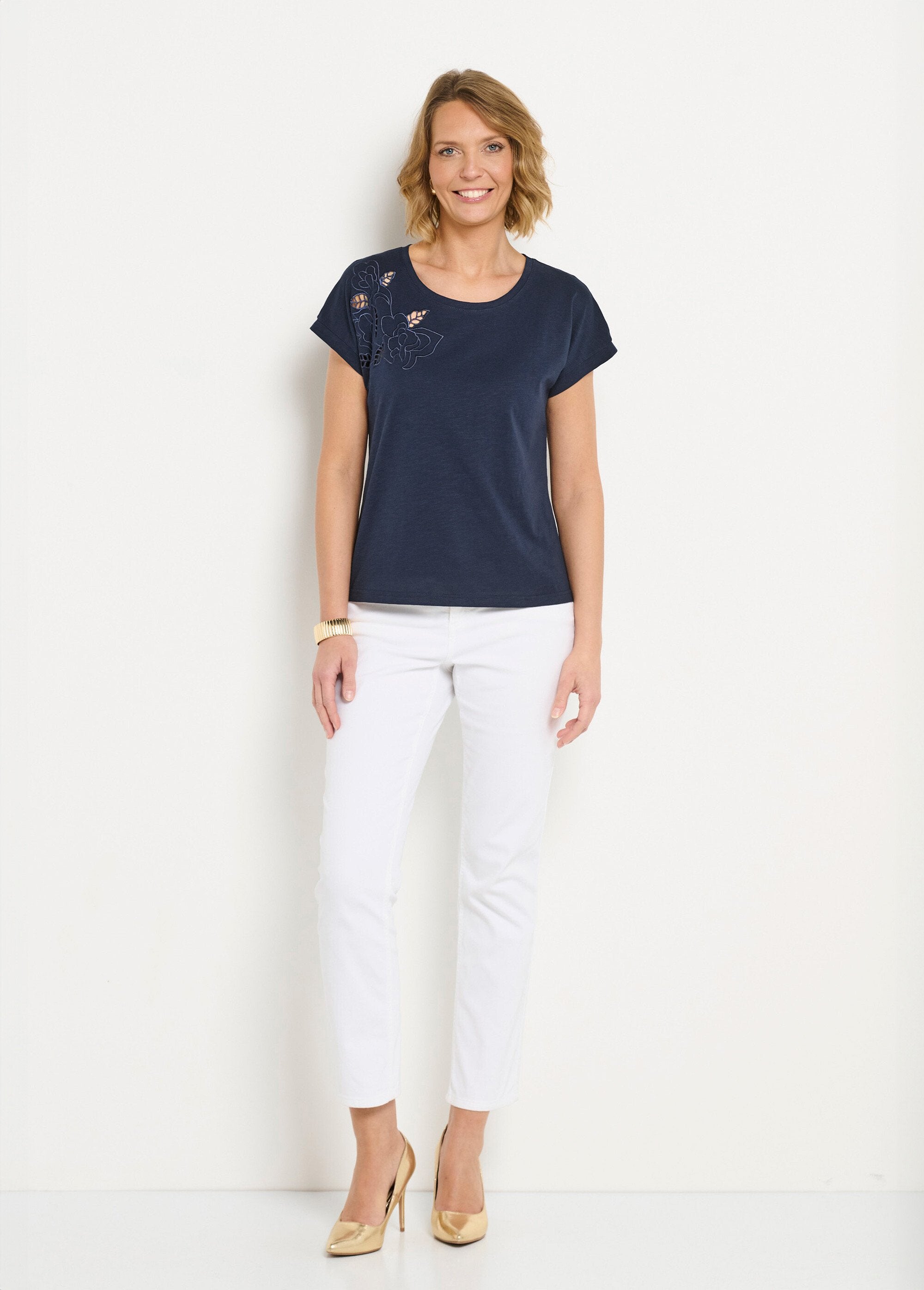 Camiseta_lisa_de_manga_curta_com_bordado_vazado_Marine_SF1_slim