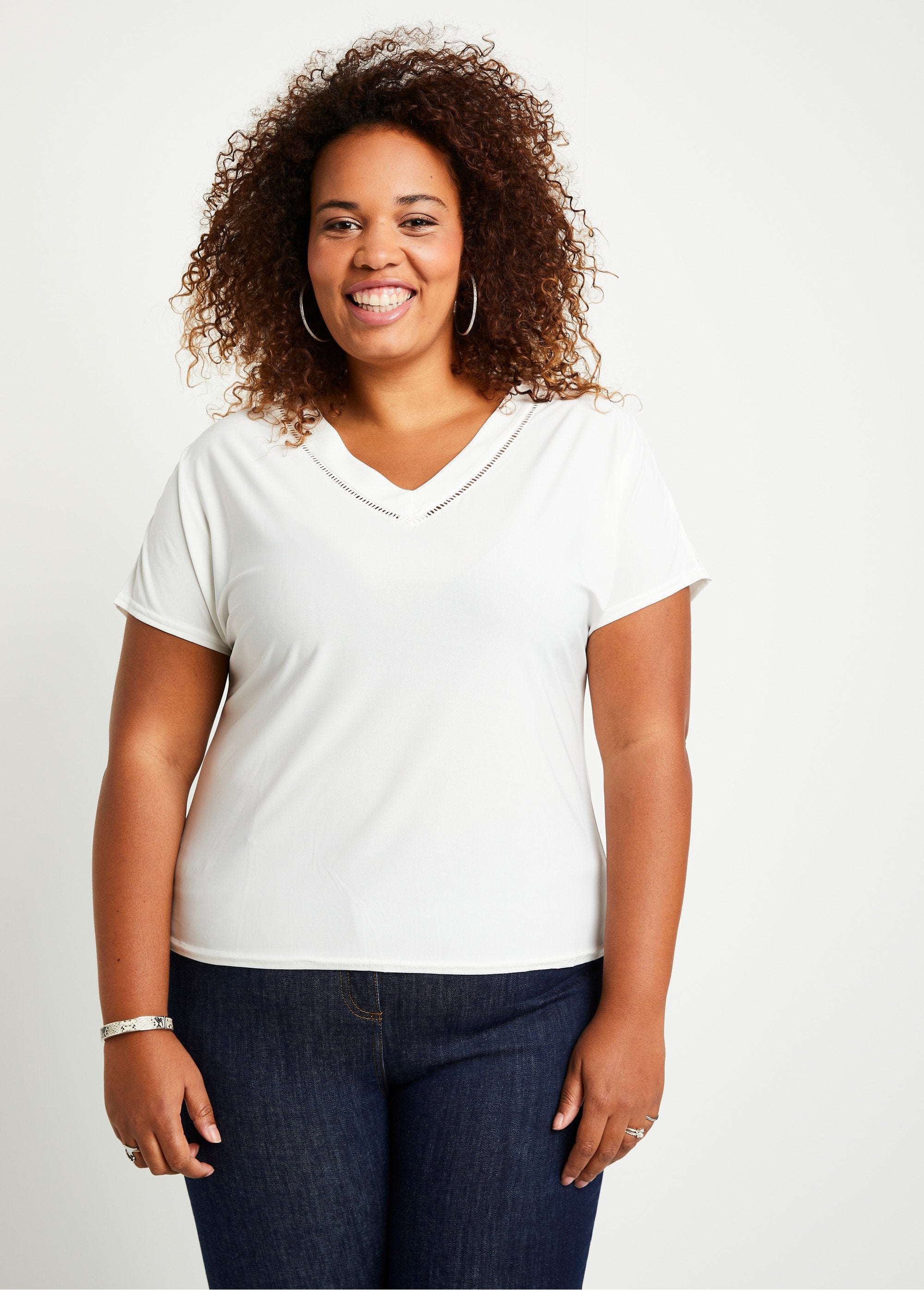 T-shirt_curta_lisa_ou_estampada_BRANCO_FA1_curvy