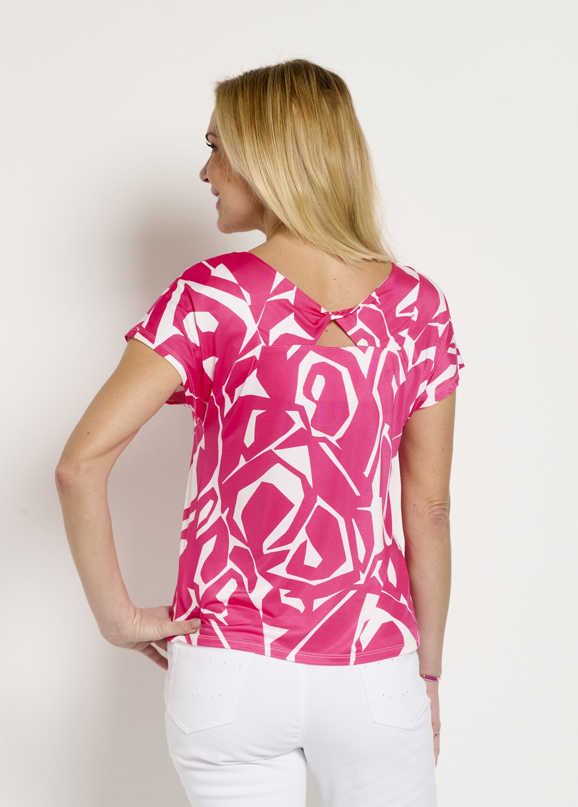 Camiseta_curta_reta_com_decote_em_V_e_estampa_gráfica_Fuchsia_et_blanc_DO1_slim