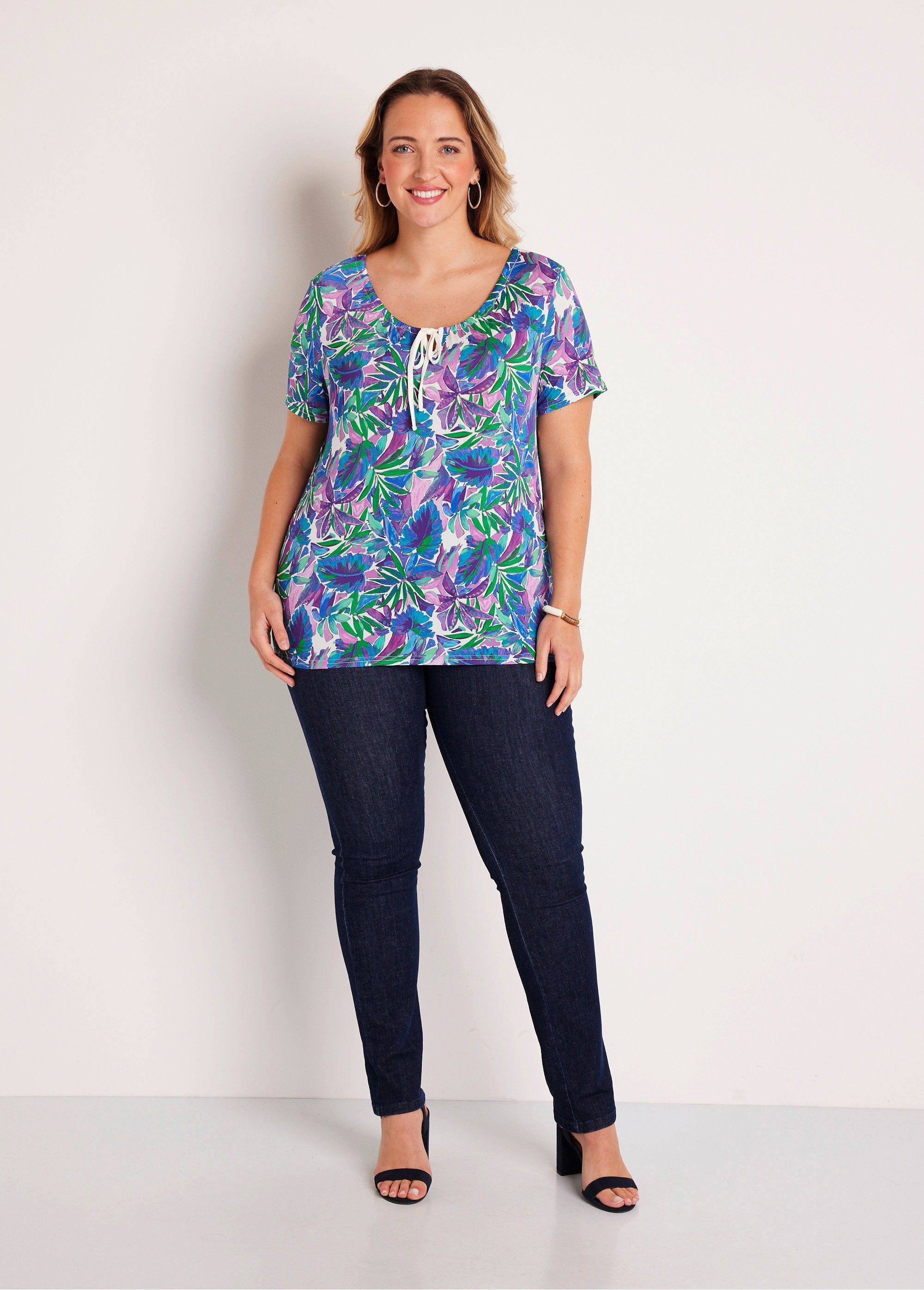 Camiseta_floral_reta_de_manga_curta_Parma_e_azul_SF1_curvy