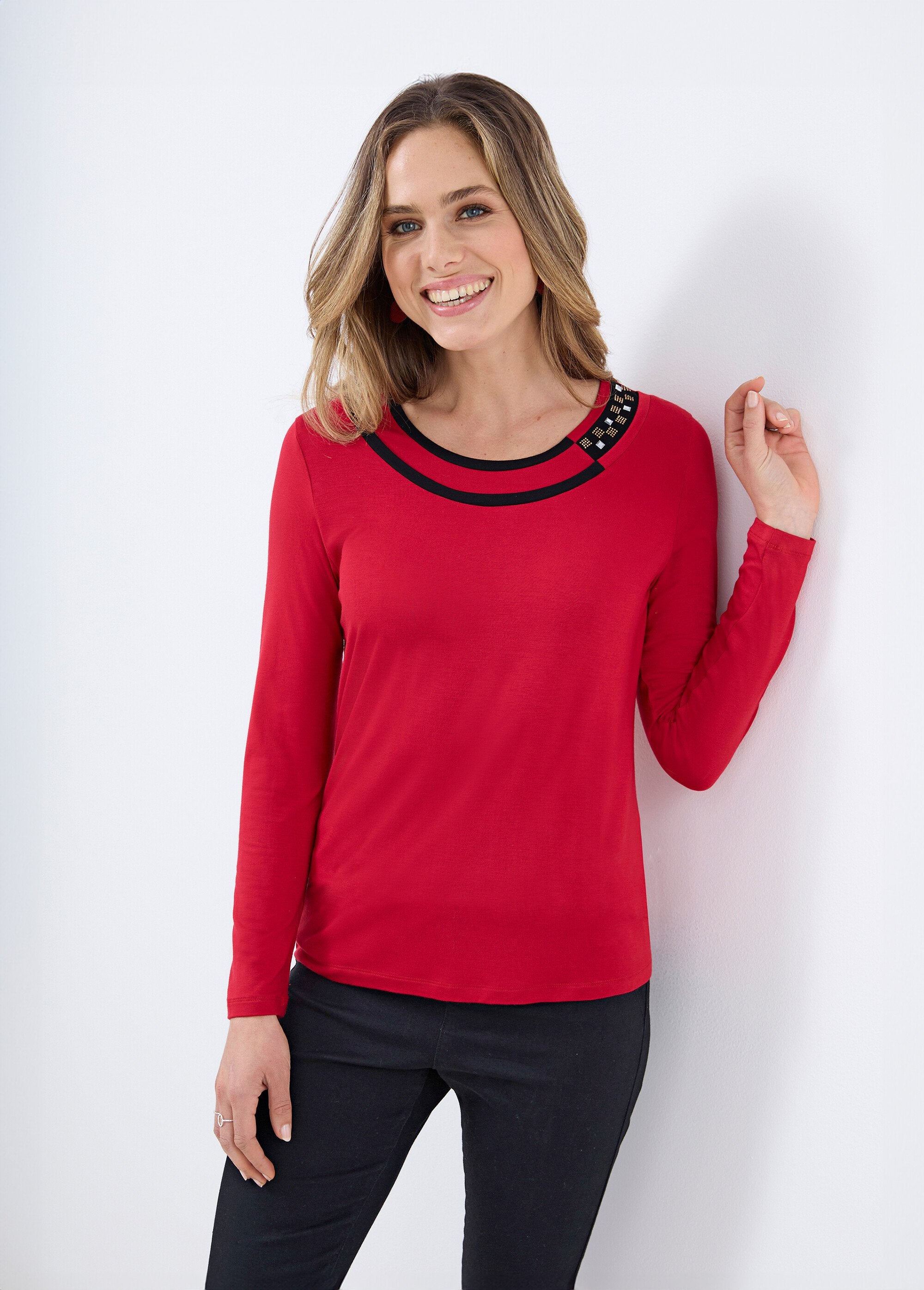Camiseta_fluida_com_gola_redonda_e_strass_VERMELHO_FA1_slim