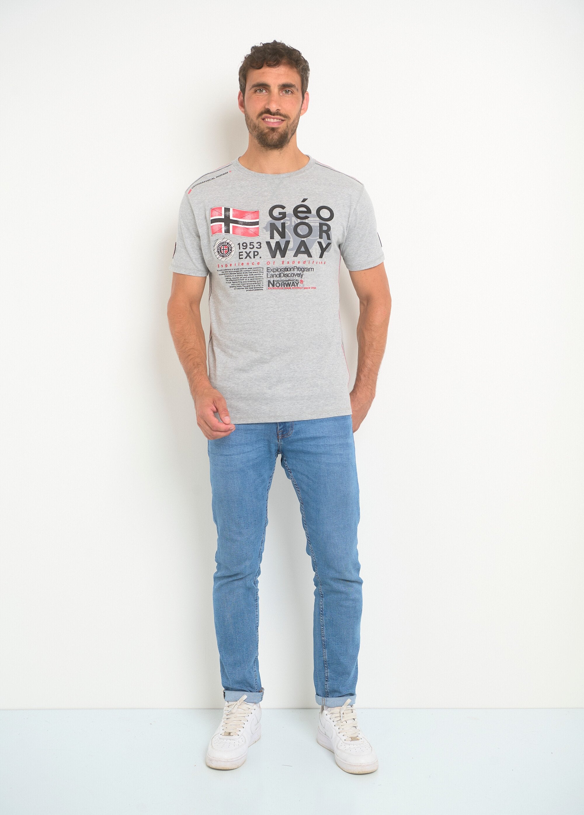 T-shirt_de_gola_redonda_com_letras_para_homem_Gris_SF1_slim