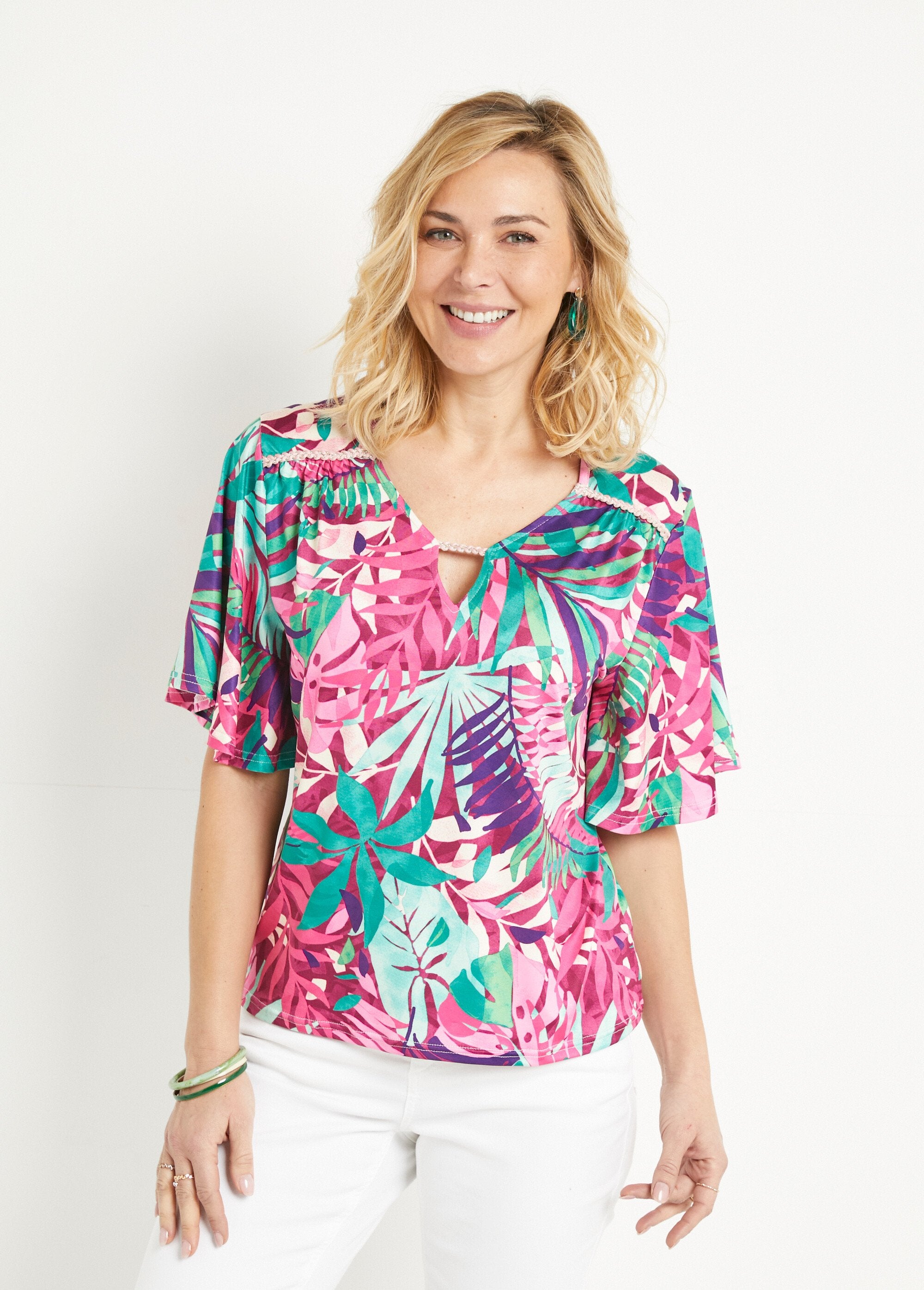 Camiseta_estampada_tropical_com_mangas_borboleta_Multicolore_FA1_slim