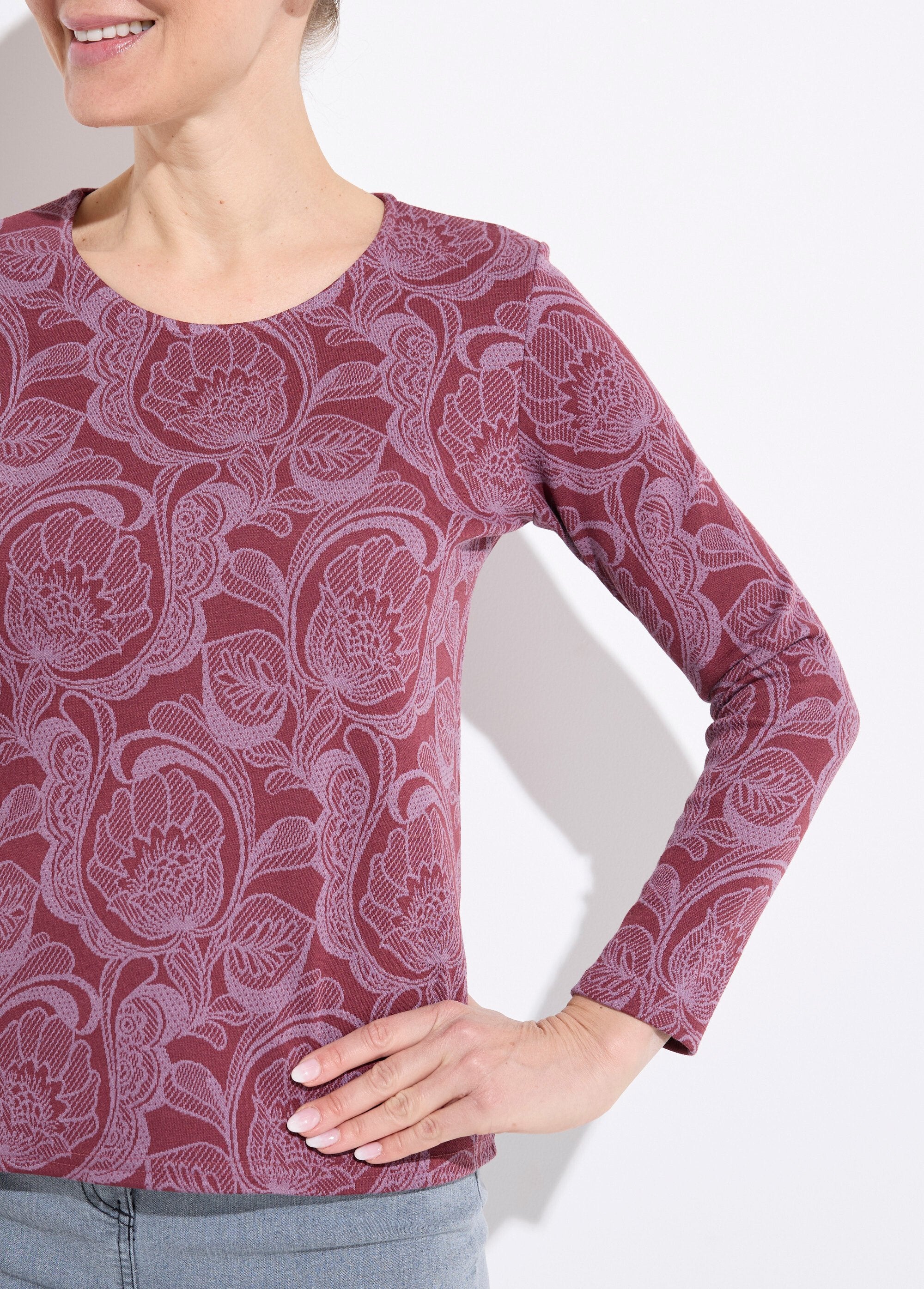 T-shirt_com_gola_redonda_em_jacquard_floral_Bordeaux_et_rose_DE1_slim