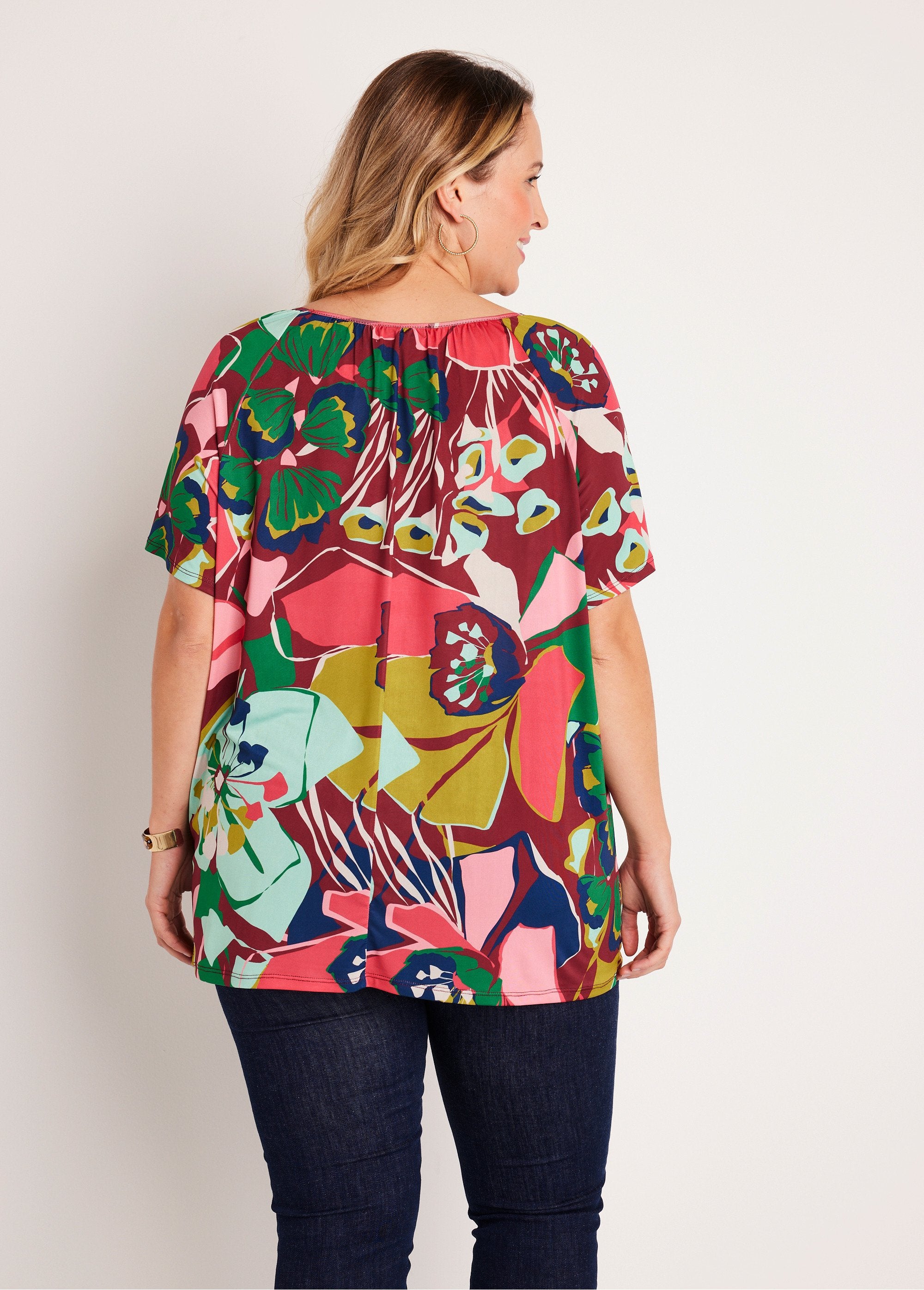 Camiseta_longa_e_solta,_lisa_ou_floral_Rosa_e_verde_DO1_curvy