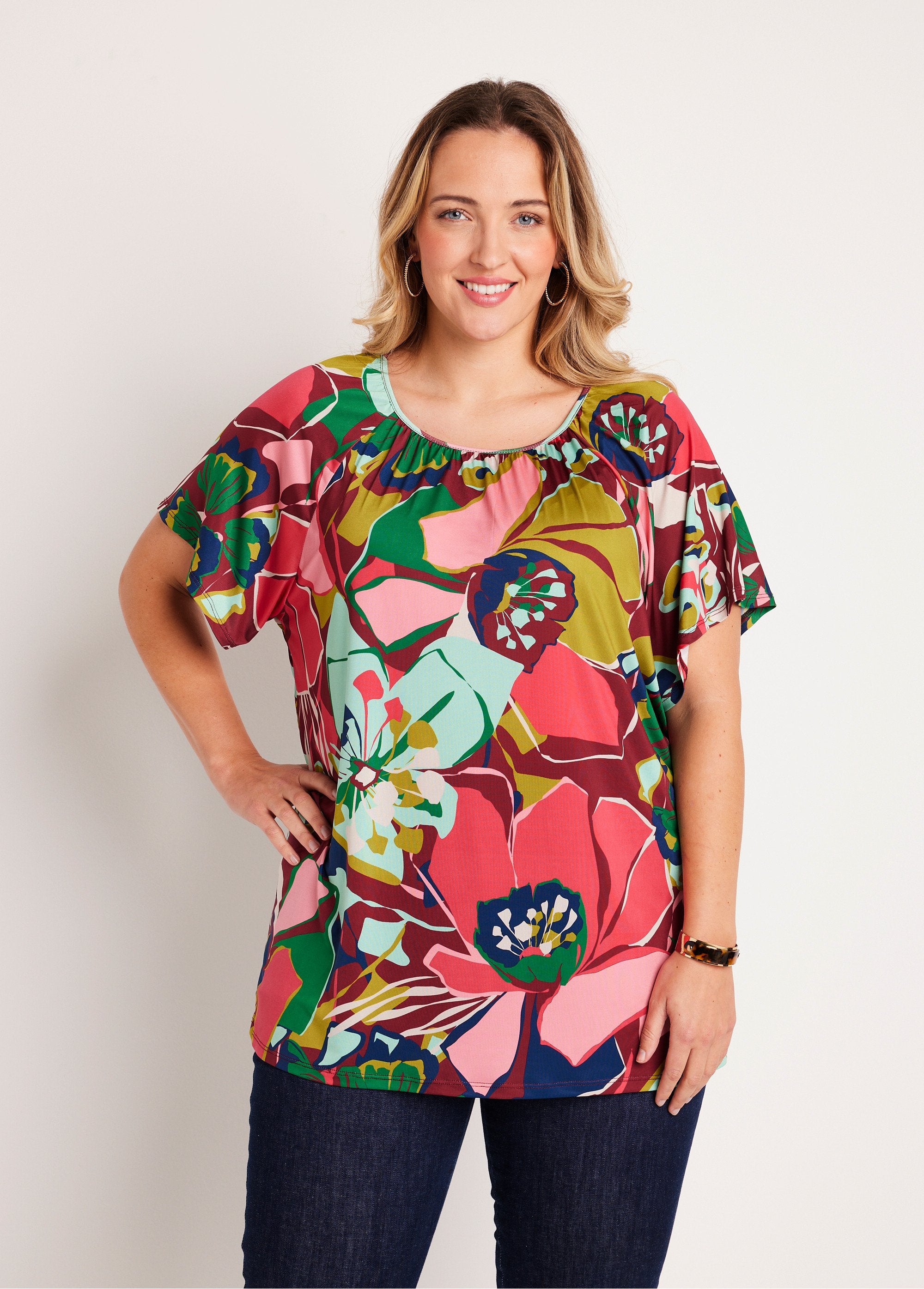 Camiseta_longa_e_solta,_lisa_ou_floral_Rosa_e_verde_FA1_curvy