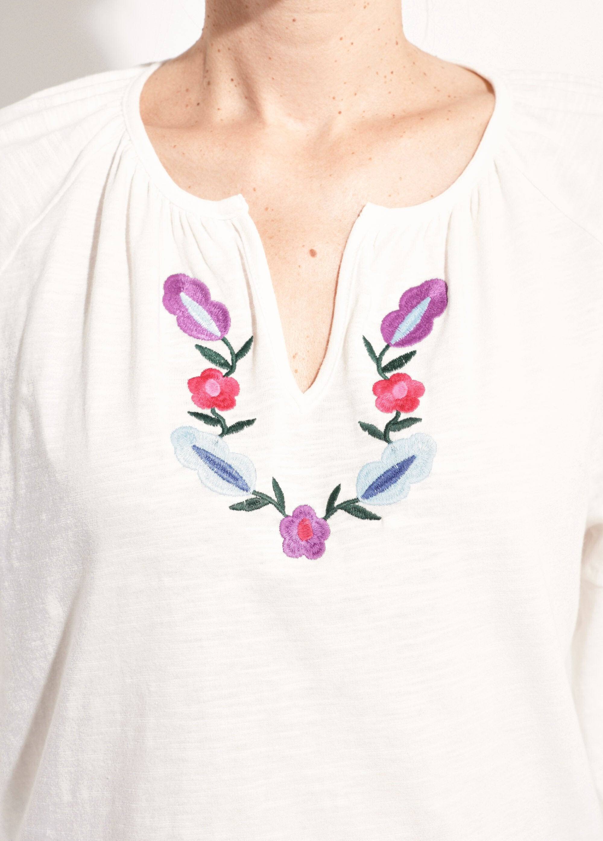 T-shirt_de_manga_comprida_com_bordados_Blanc_DE1_slim