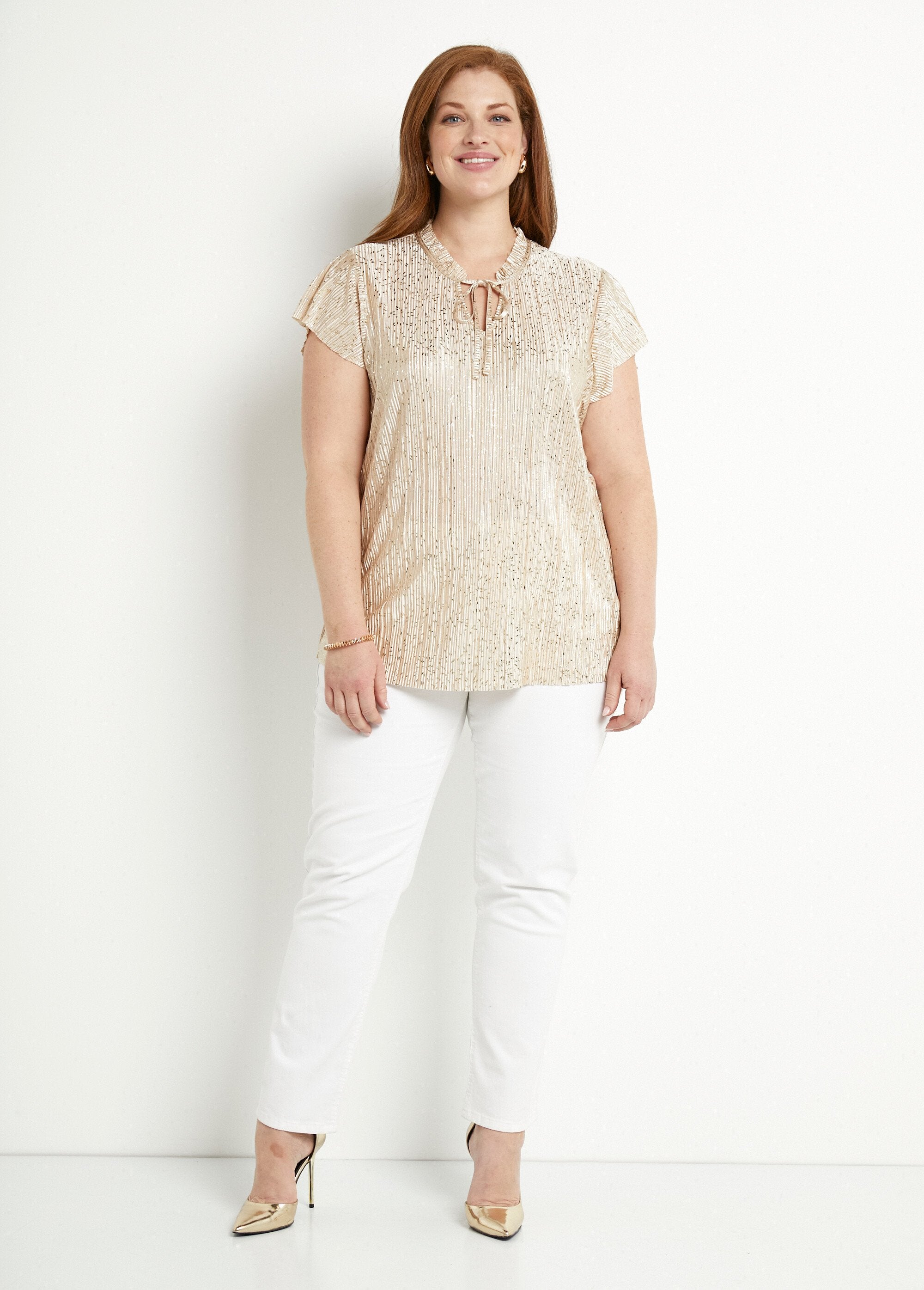 Camiseta_longa_de_manga_curta_com_estampa_dourada_Beige_SF1_curvy