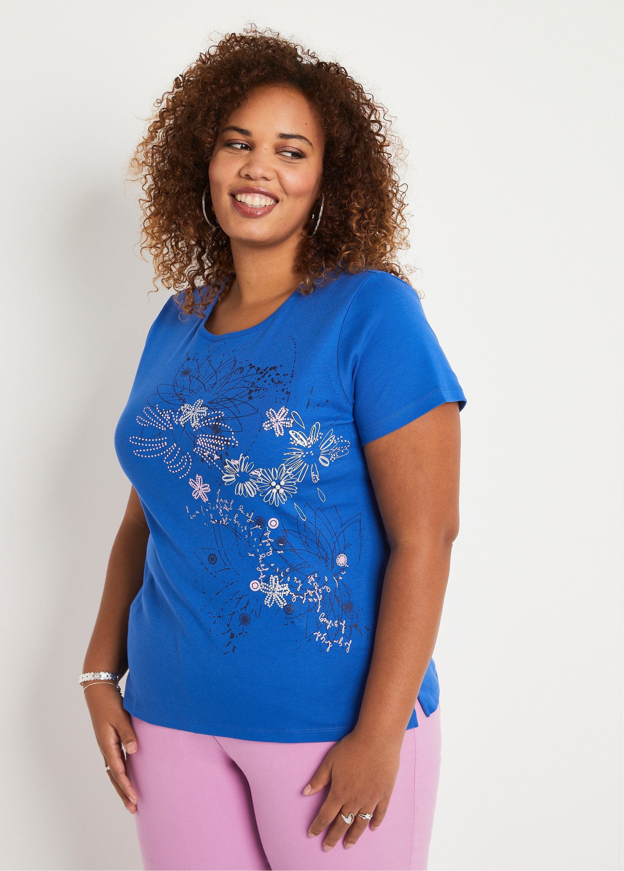 T-shirt_longa_com_estampa_floral_e_fendas_laterais_AZUL_FA1_curvy