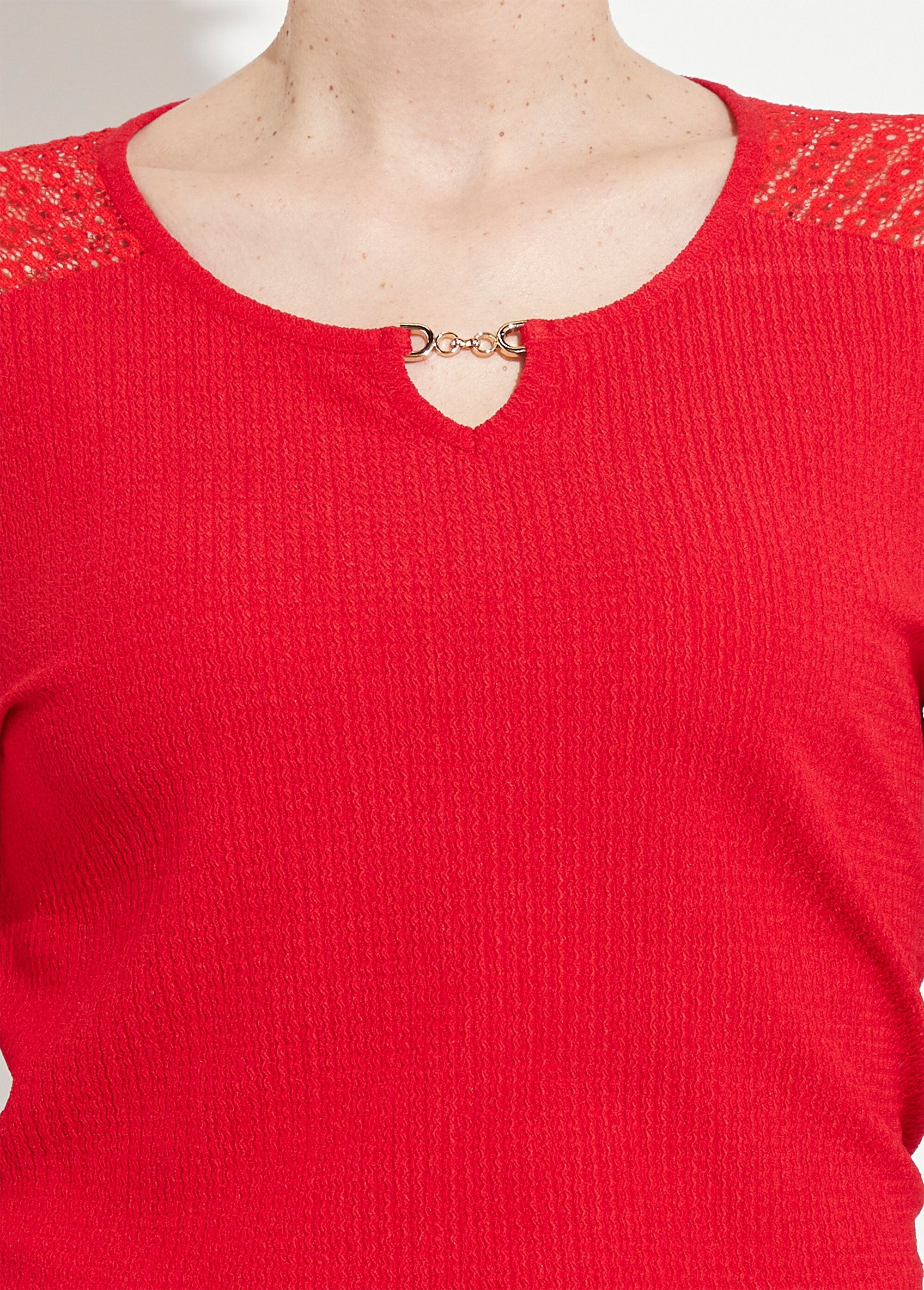T-shirt_maille_gaufrée_dentelle_encolure_bijou_Rouge_DE1_slim