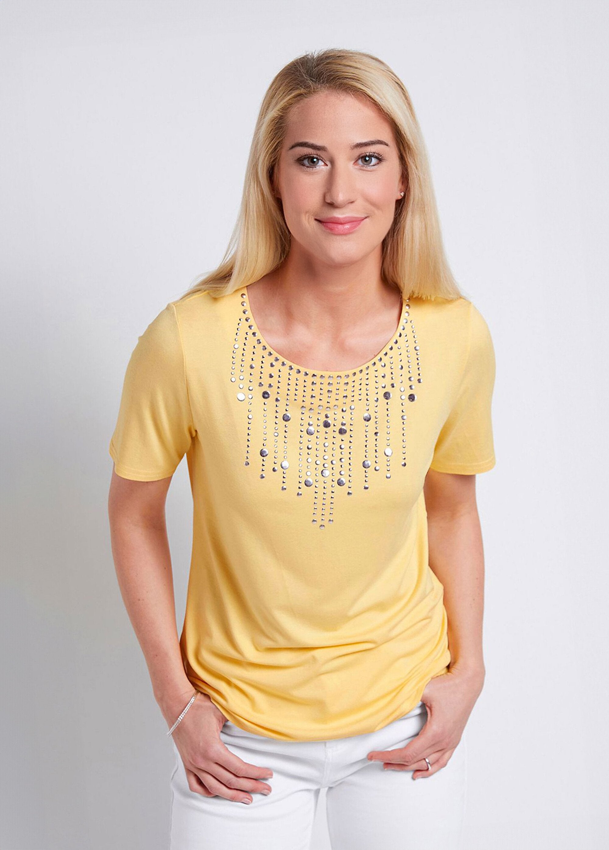 Camiseta_extravagante_de_manga_curta_com_tachas_AMARELO_FA1_slim