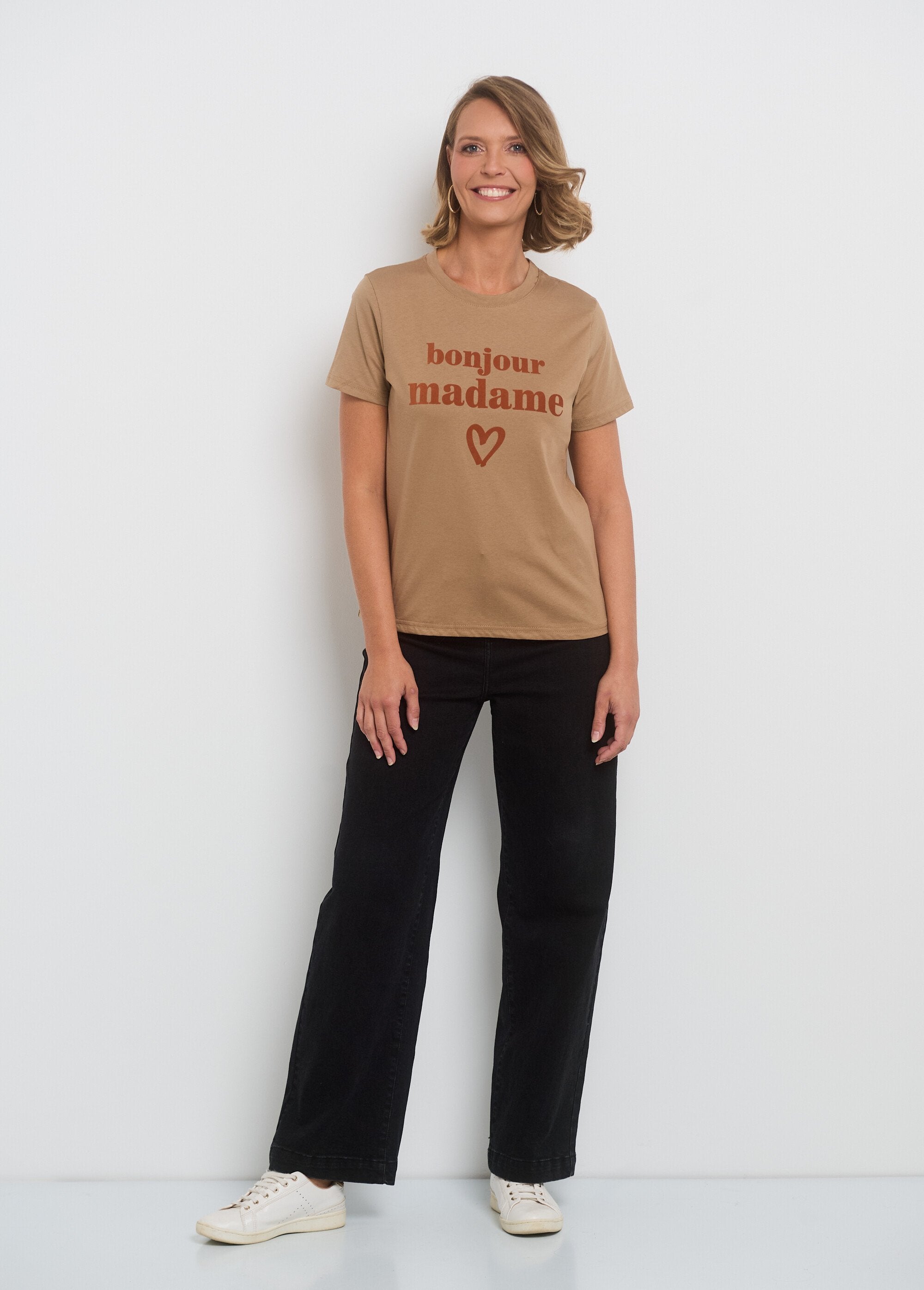 T-shirt_de_manga_curta_com_a_mensagem_"Madame_Camel_SF1_slim