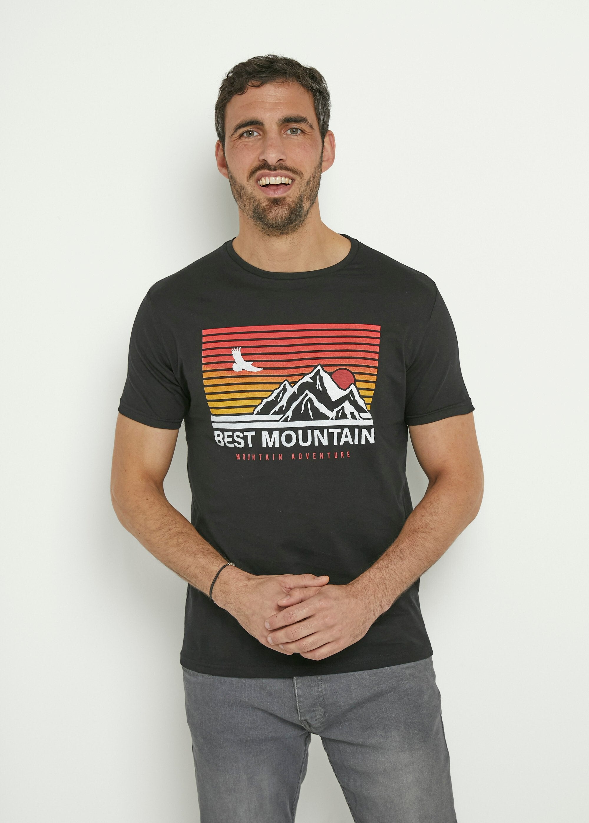 Camiseta_manga_curta_estampa_montanha_Noir_FA1_slim