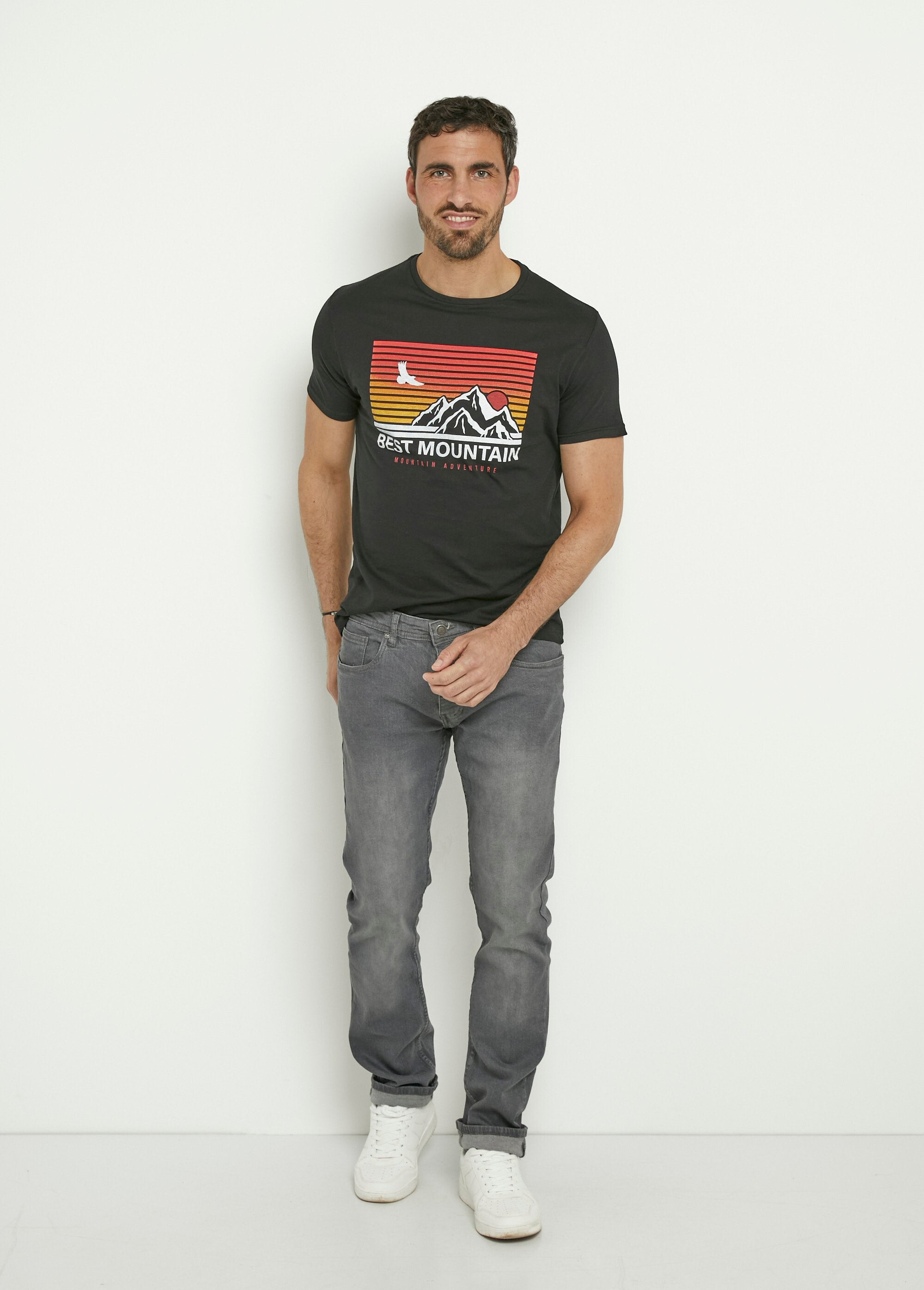 Camiseta_manga_curta_estampa_montanha_Noir_SF1_slim