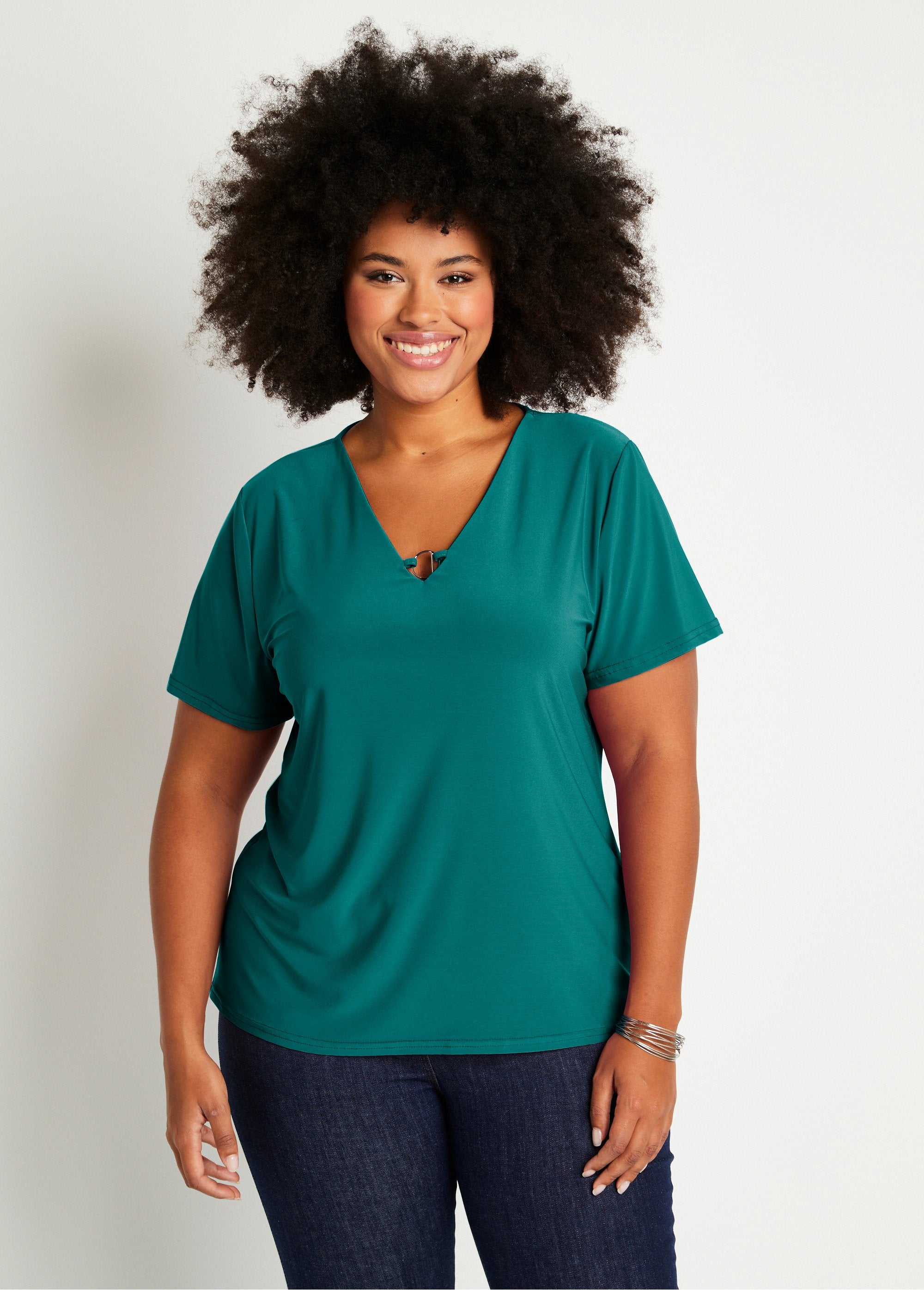 T-shirt_de_manga_curta_lisa_ou_estampada_Verde_liso_FA1_curvy