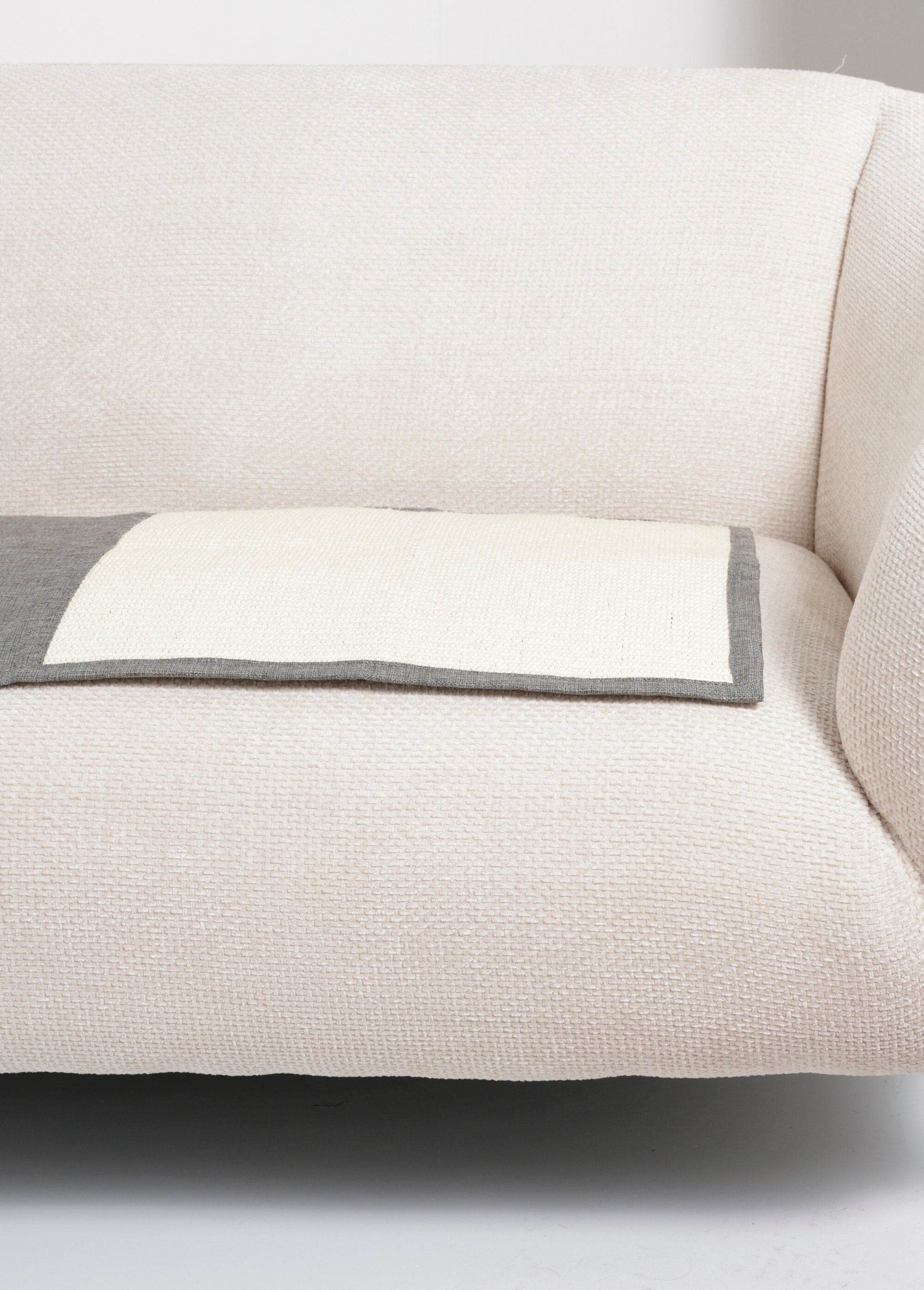 Tapete_de_arranhar_para_gatos_em_viagem_Gris_DE3_slim